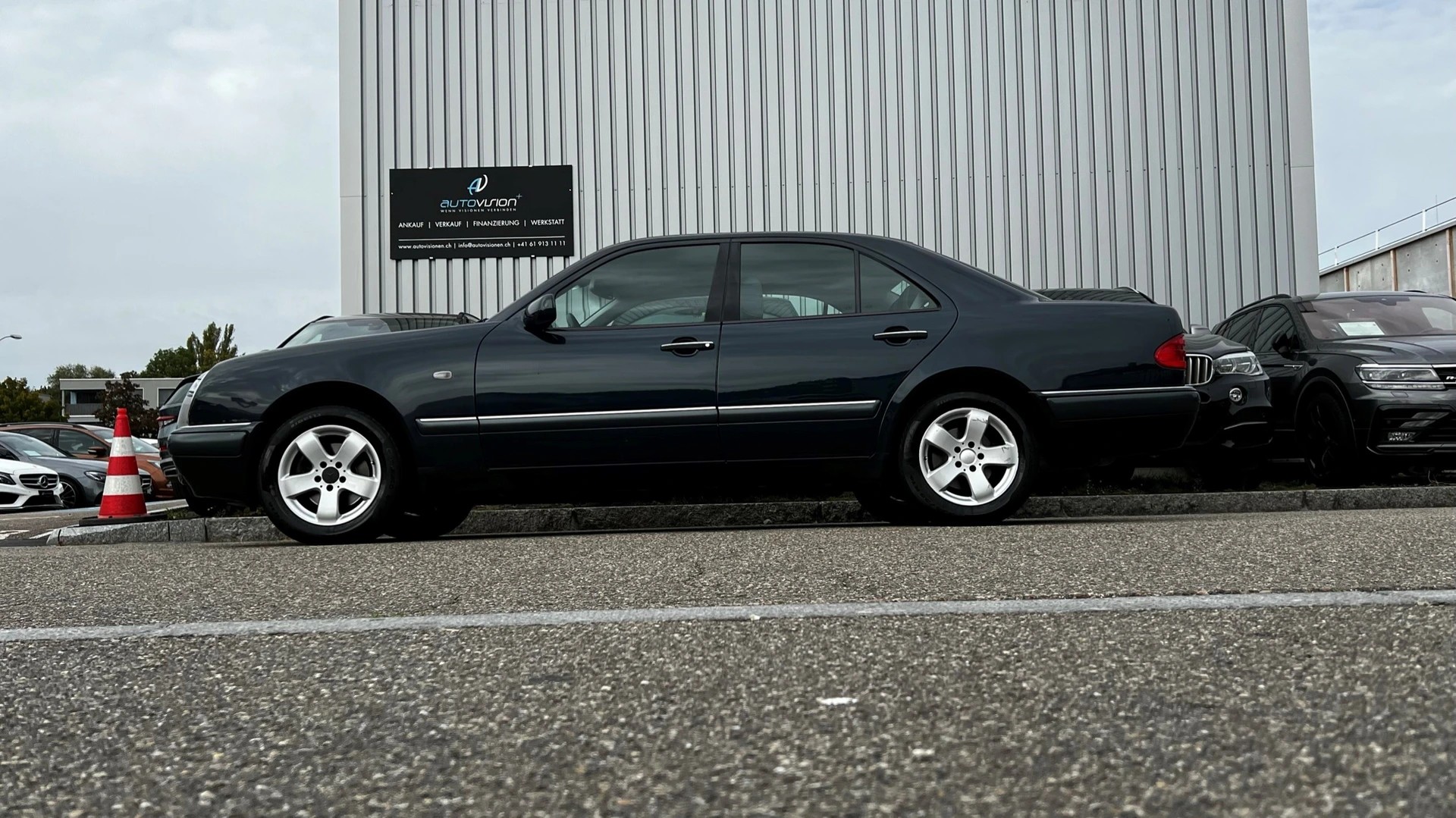 MERCEDES-BENZ E 280 ELÉGANCE 4-MATIC AUTOMATIC l 204 PS-image-3