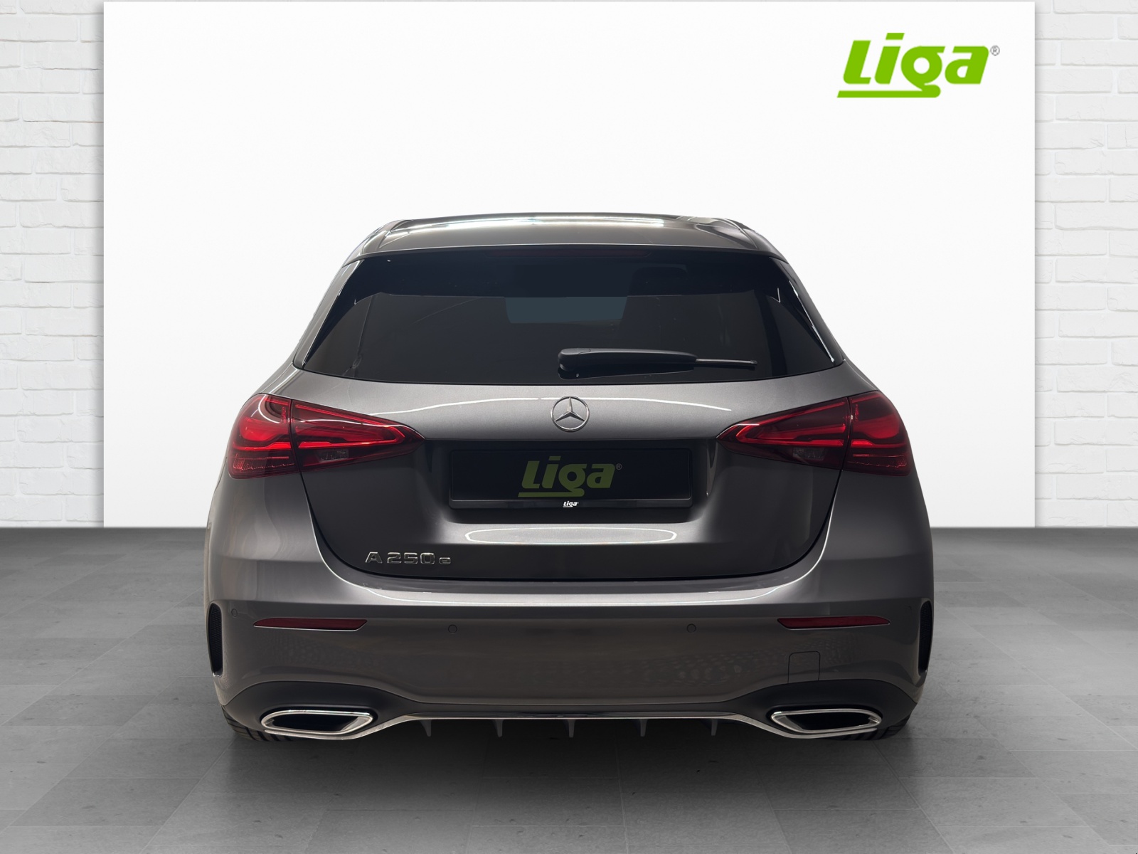 MERCEDES-BENZ A 250 e AMG Line EQ Star-image-4