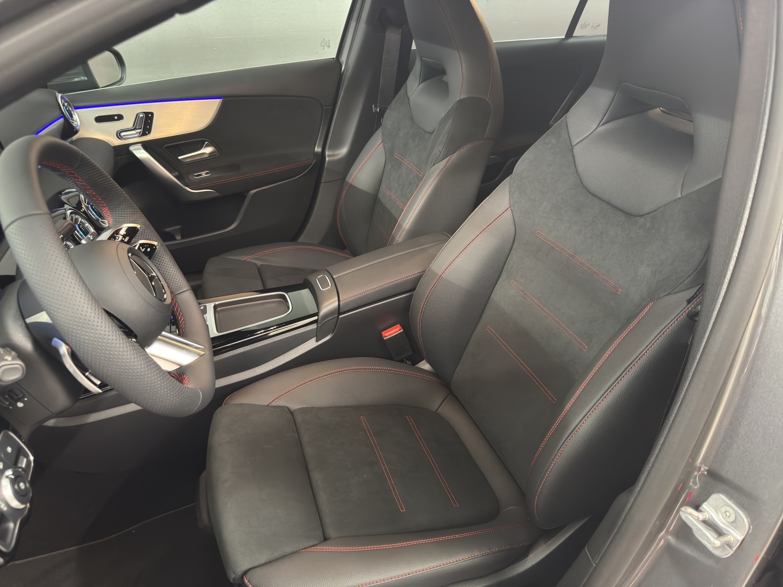 MERCEDES-BENZ A 250 e AMG Line EQ Star-image-12