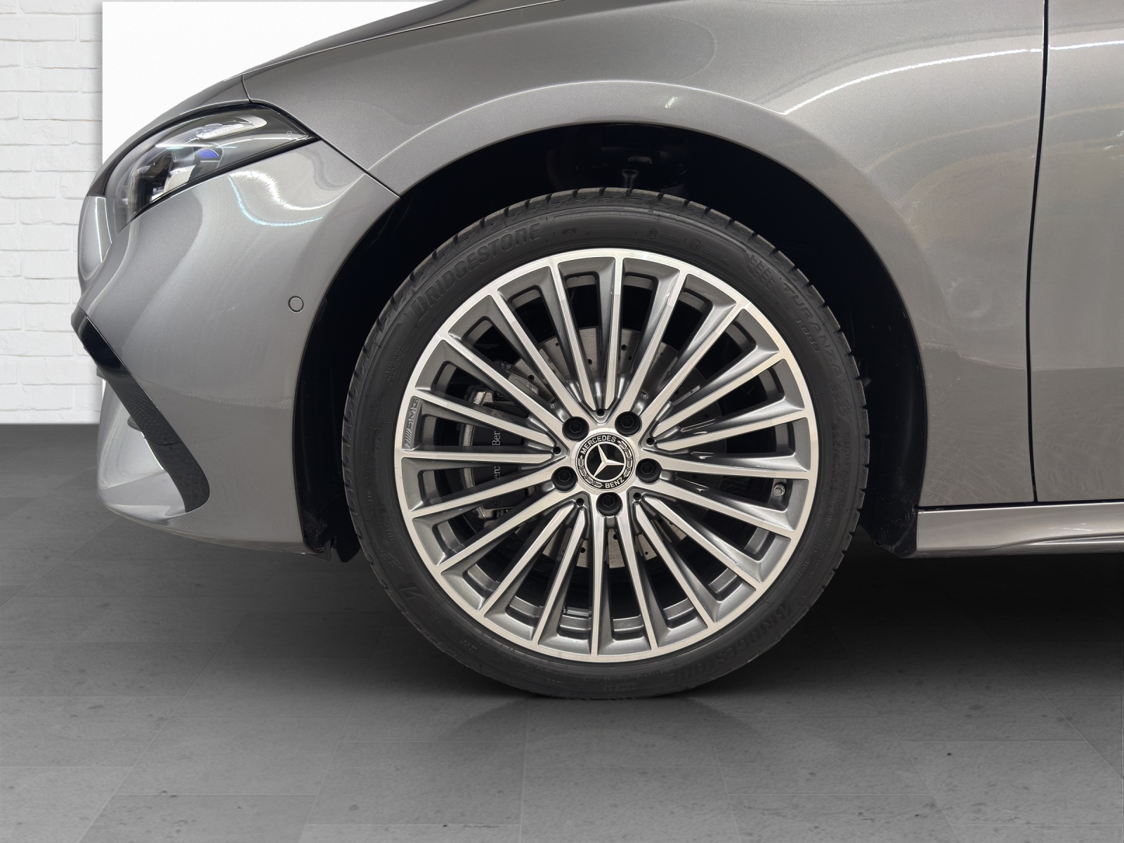 MERCEDES-BENZ A 250 e AMG Line EQ Star-image-5