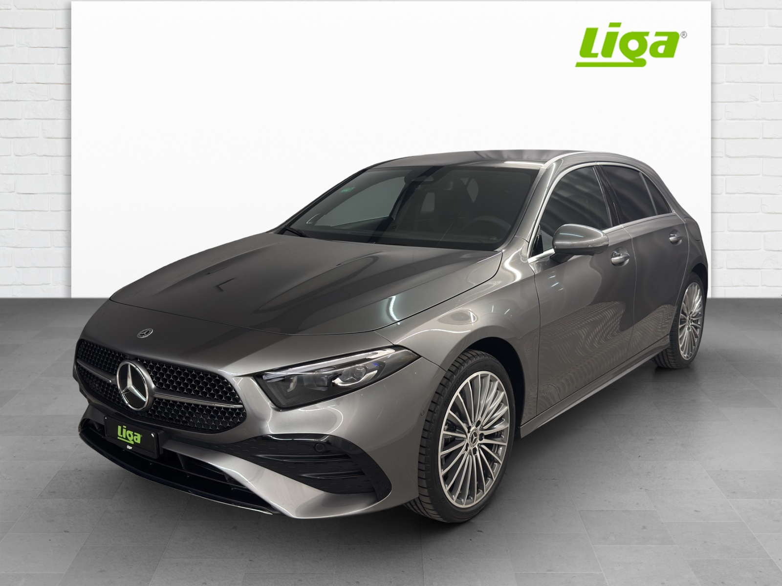 MERCEDES-BENZ A 250 e AMG Line EQ Star-image-1