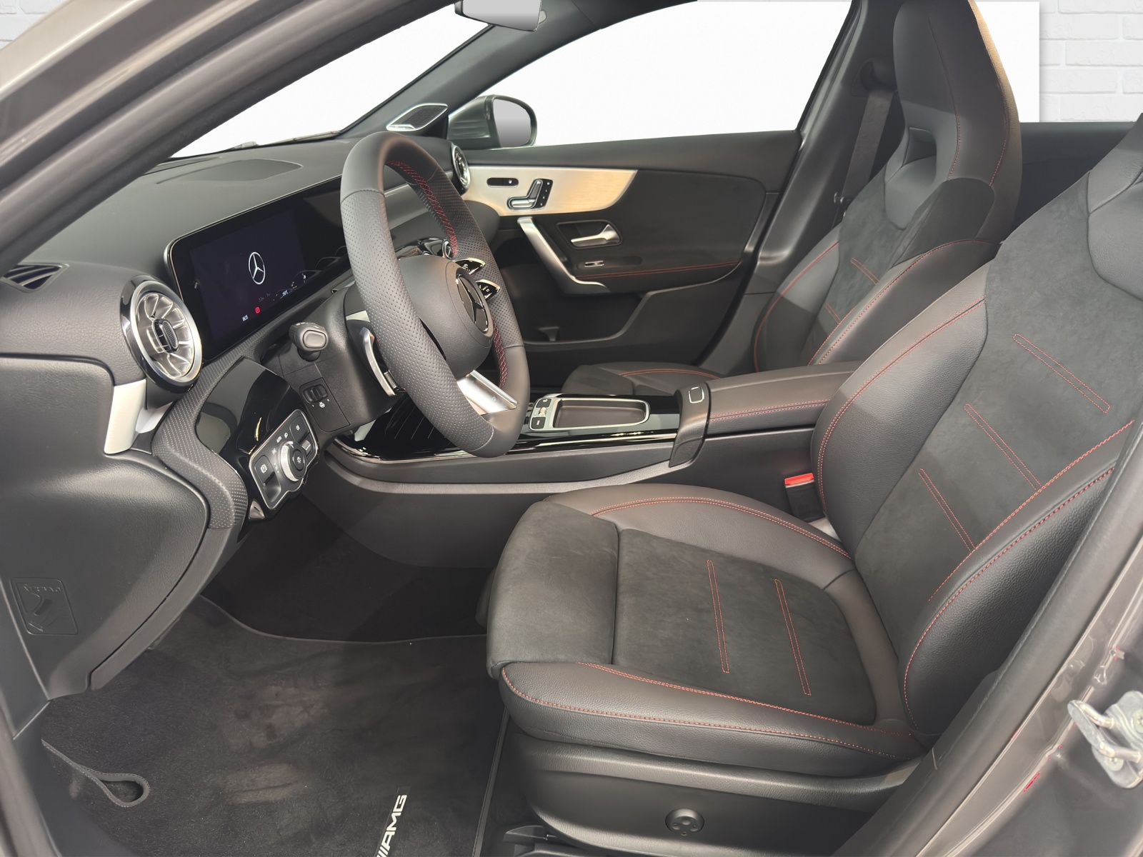 MERCEDES-BENZ A 250 e AMG Line EQ Star-image-6