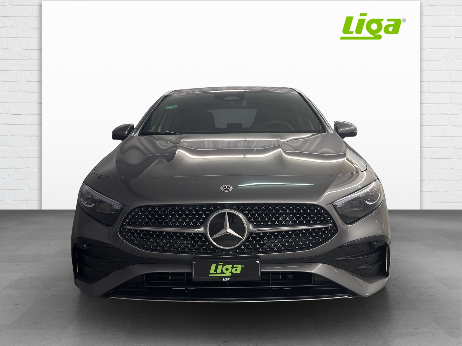 MERCEDES-BENZ A 250 e AMG Line EQ Star-image-2