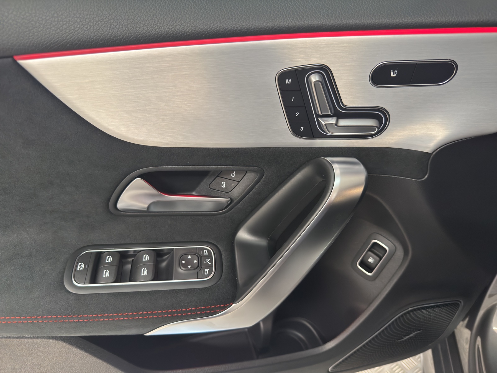 MERCEDES-BENZ A 250 e AMG Line EQ Star-image-11