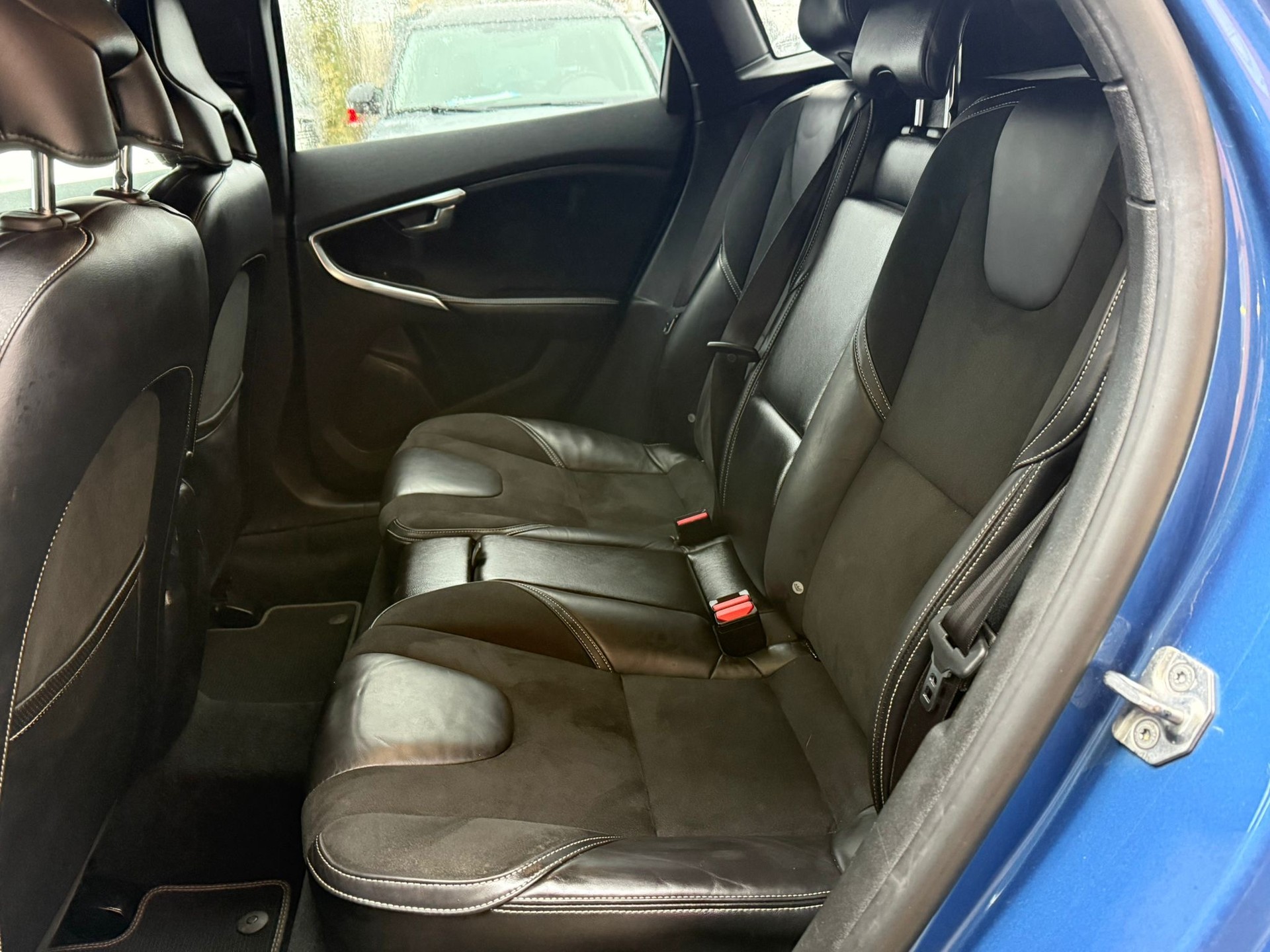 VOLVO V40 D2 R-Design-image-12