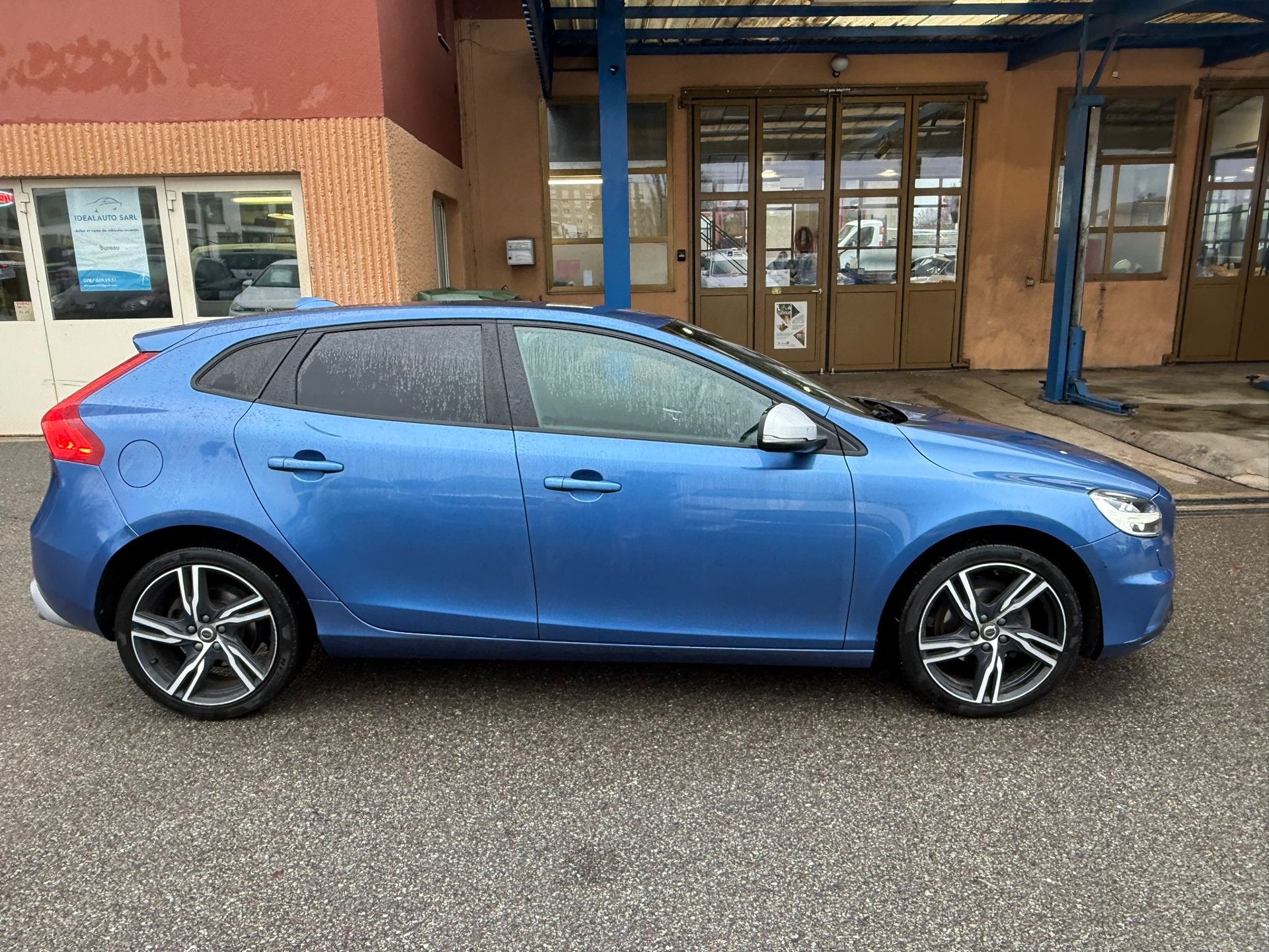 VOLVO V40 D2 R-Design-image-6