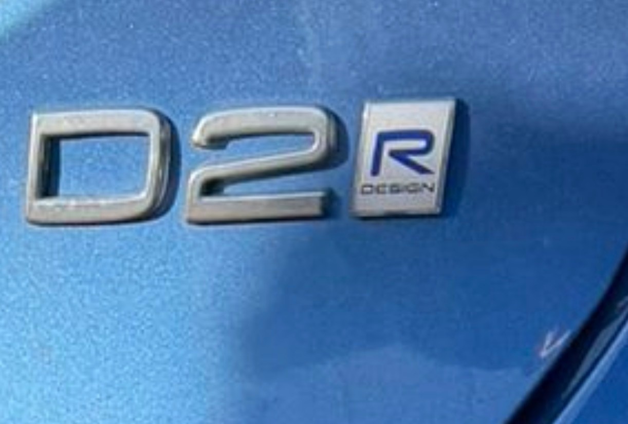 VOLVO V40 D2 R-Design-image-9