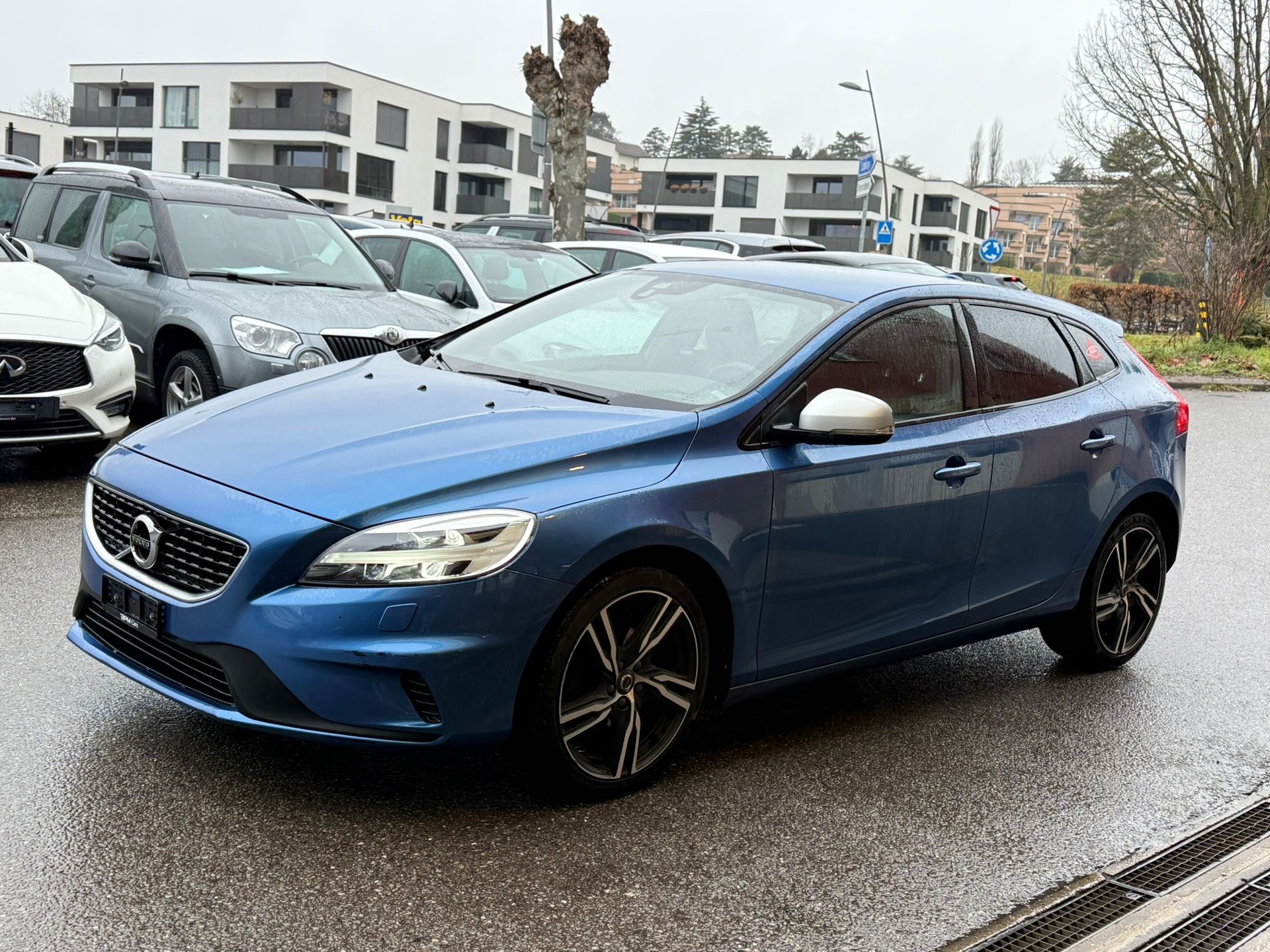 VOLVO V40 D2 R-Design-image-2