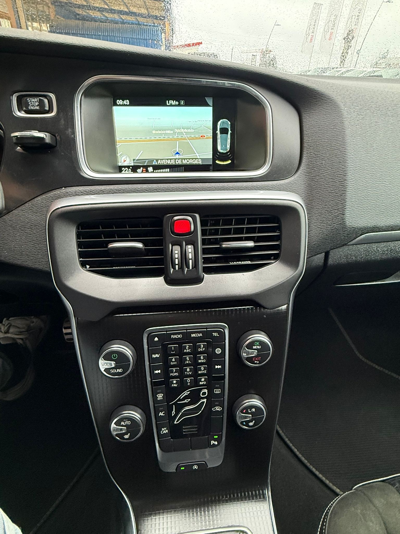 VOLVO V40 D2 R-Design-image-14