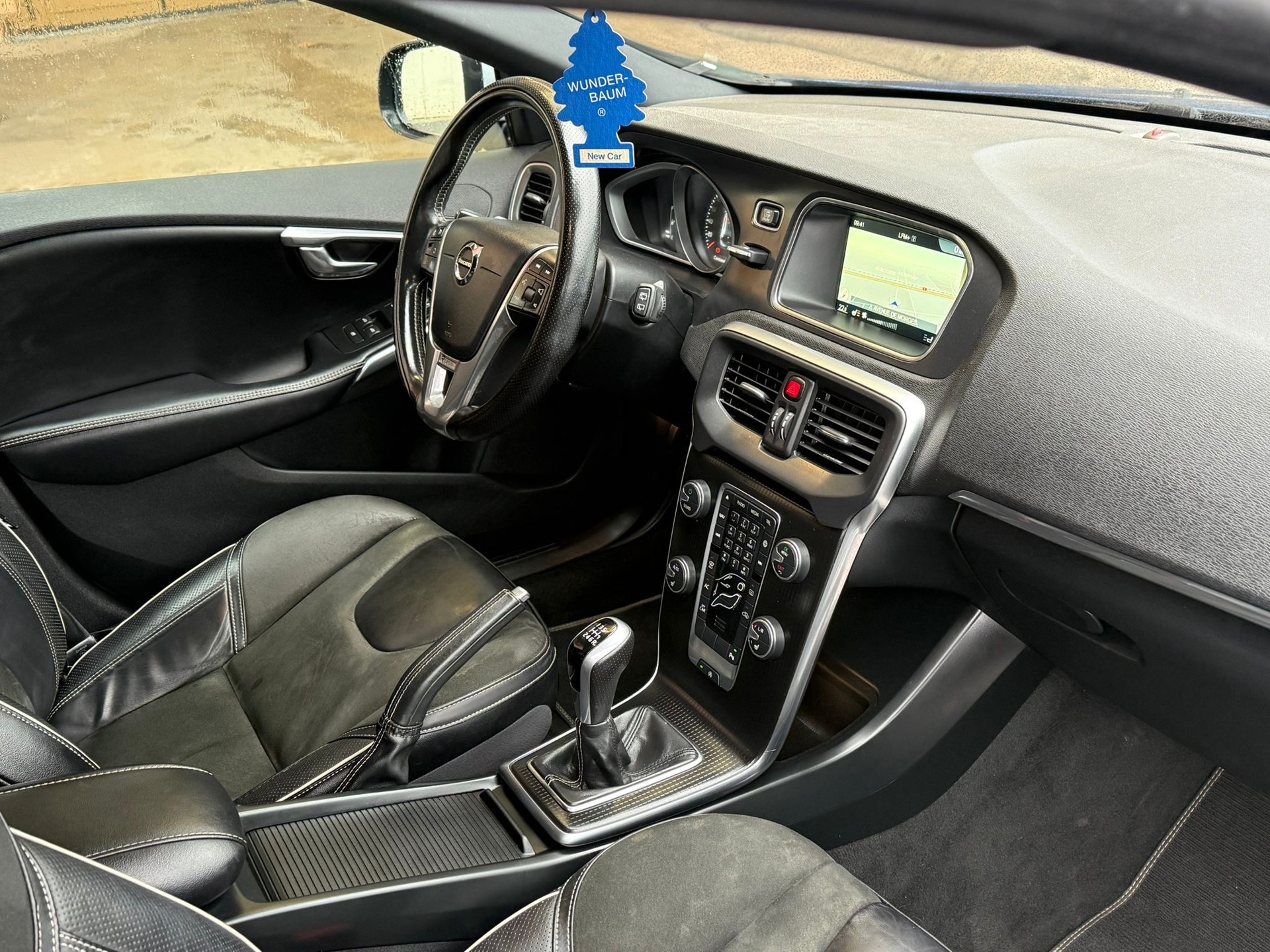 VOLVO V40 D2 R-Design-image-10