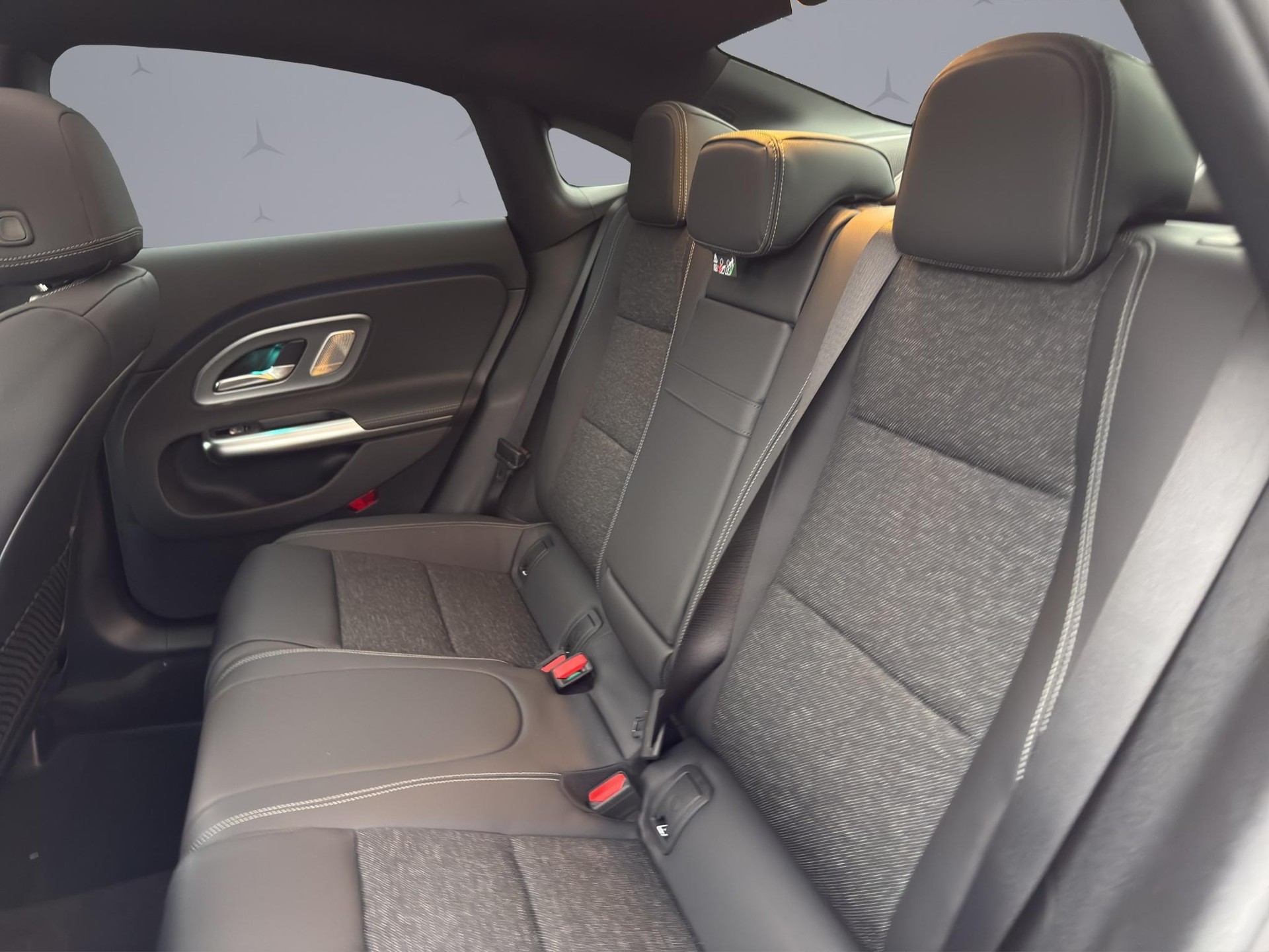 MERCEDES-BENZ CLA 220 AMG Line 4matic-image-11