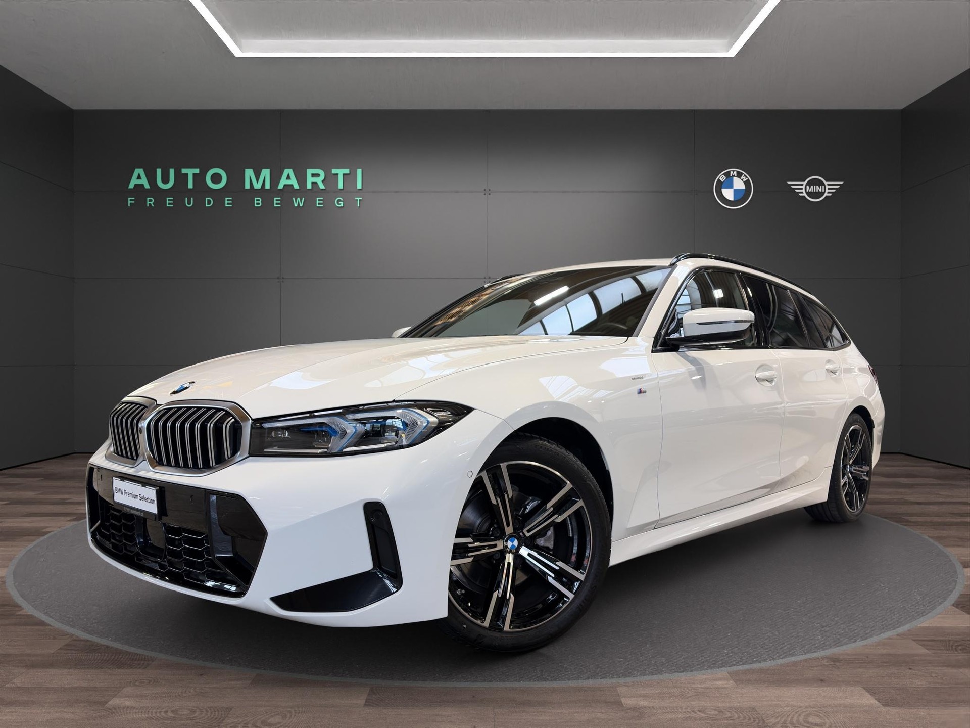 BMW 320d xDrive Touring M Sport-image-0