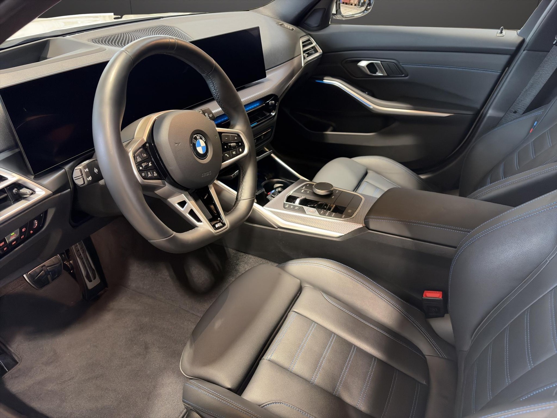BMW 320d xDrive Touring M Sport-image-7