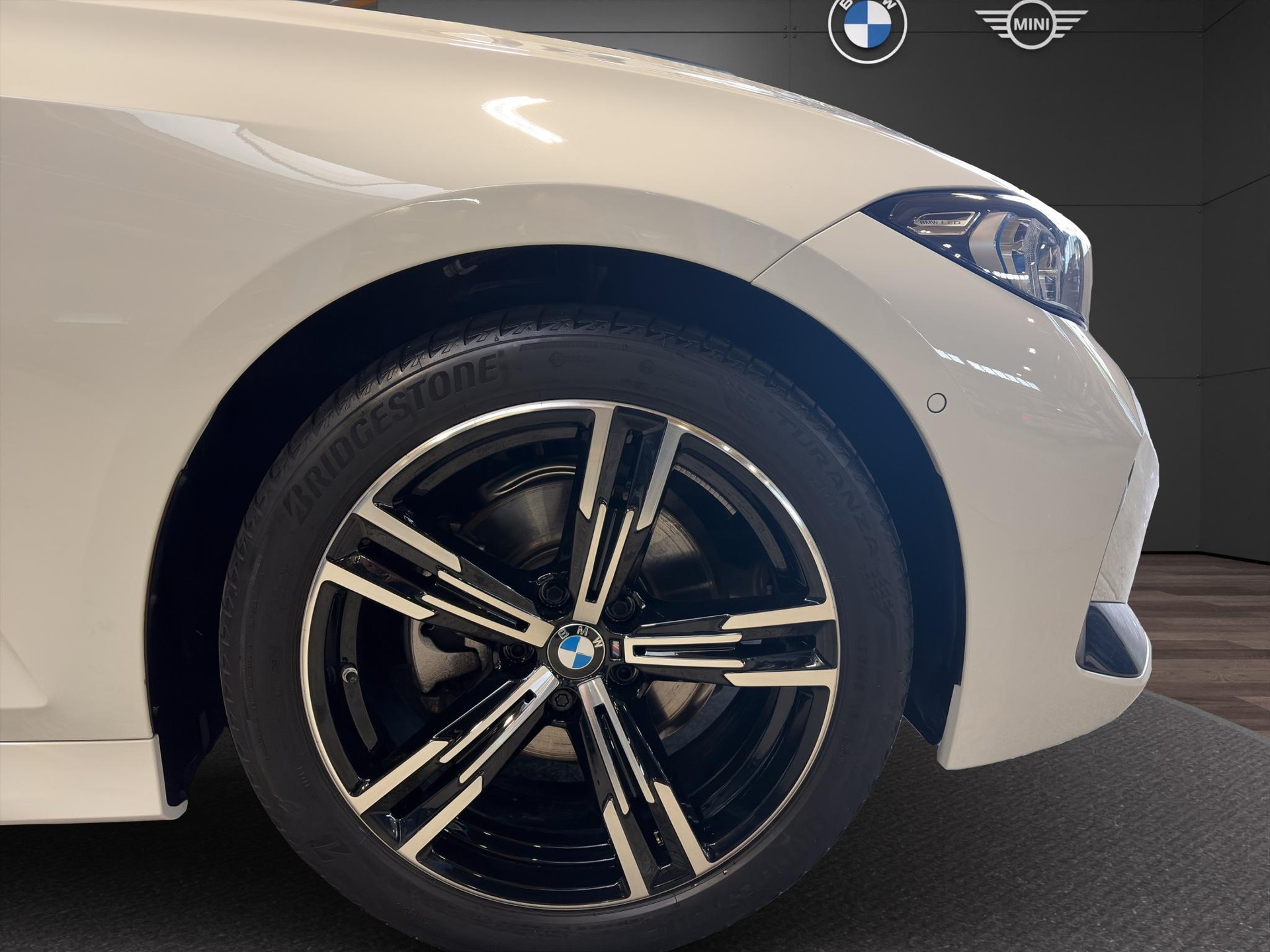 BMW 320d xDrive Touring M Sport-image-14