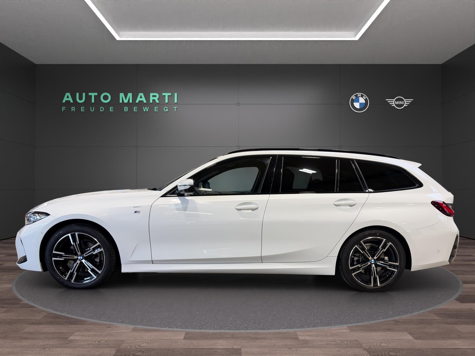 BMW 320d xDrive Touring M Sport-image-1