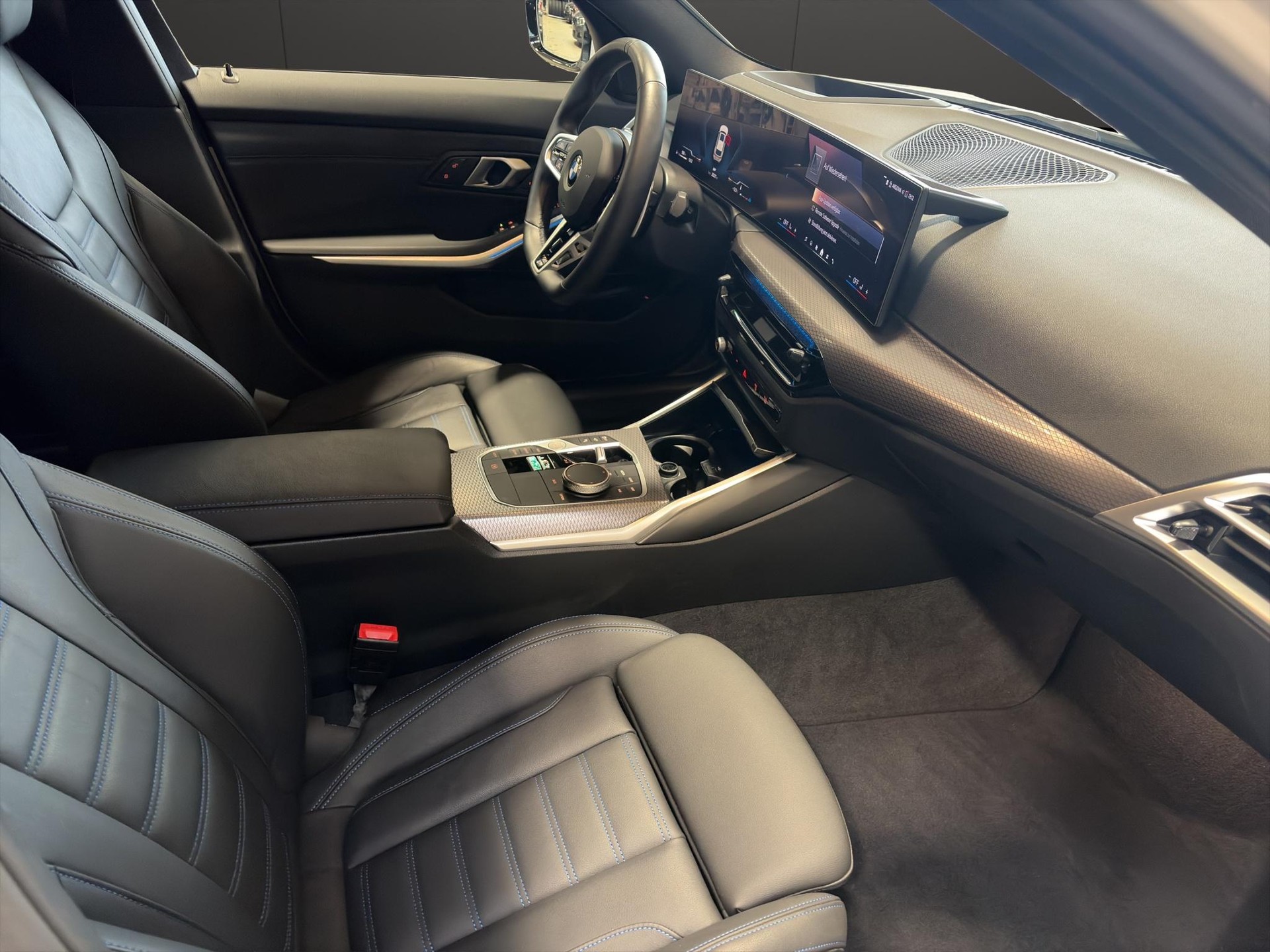 BMW 320d xDrive Touring M Sport-image-17