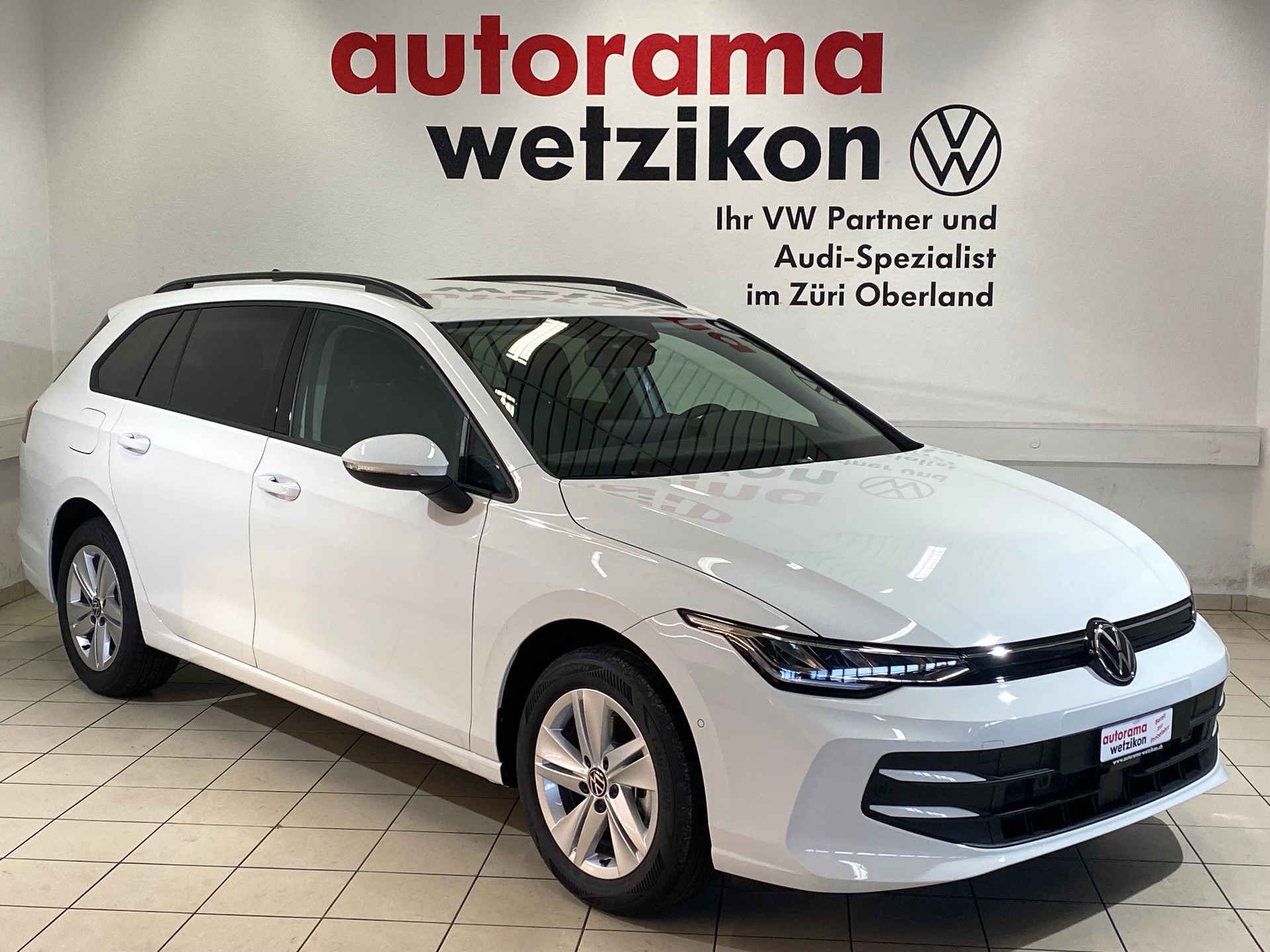 VW Golf Variant 1.5 eTSI mHEV Life-image-0