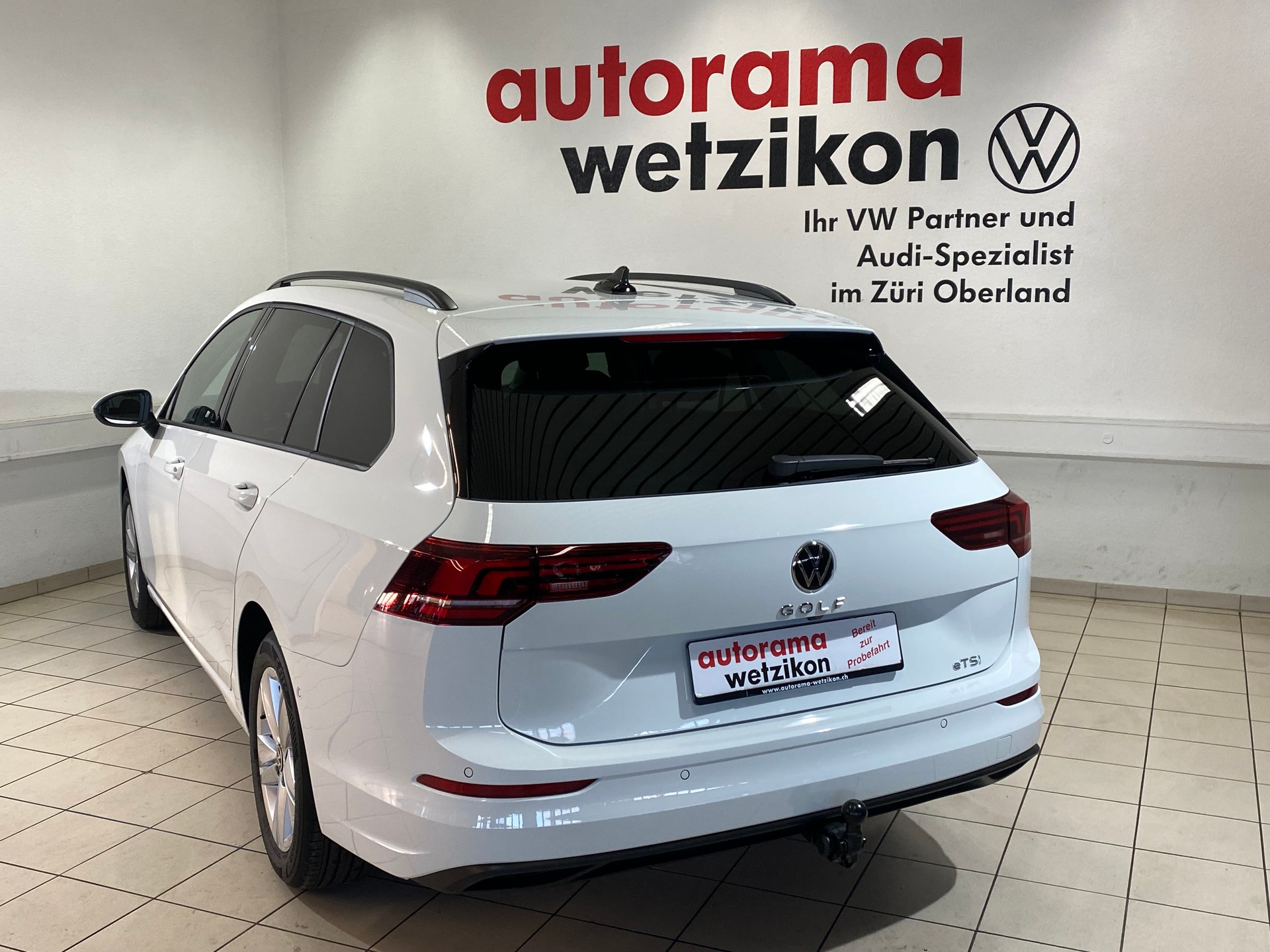VW Golf Variant 1.5 eTSI mHEV Life-image-3