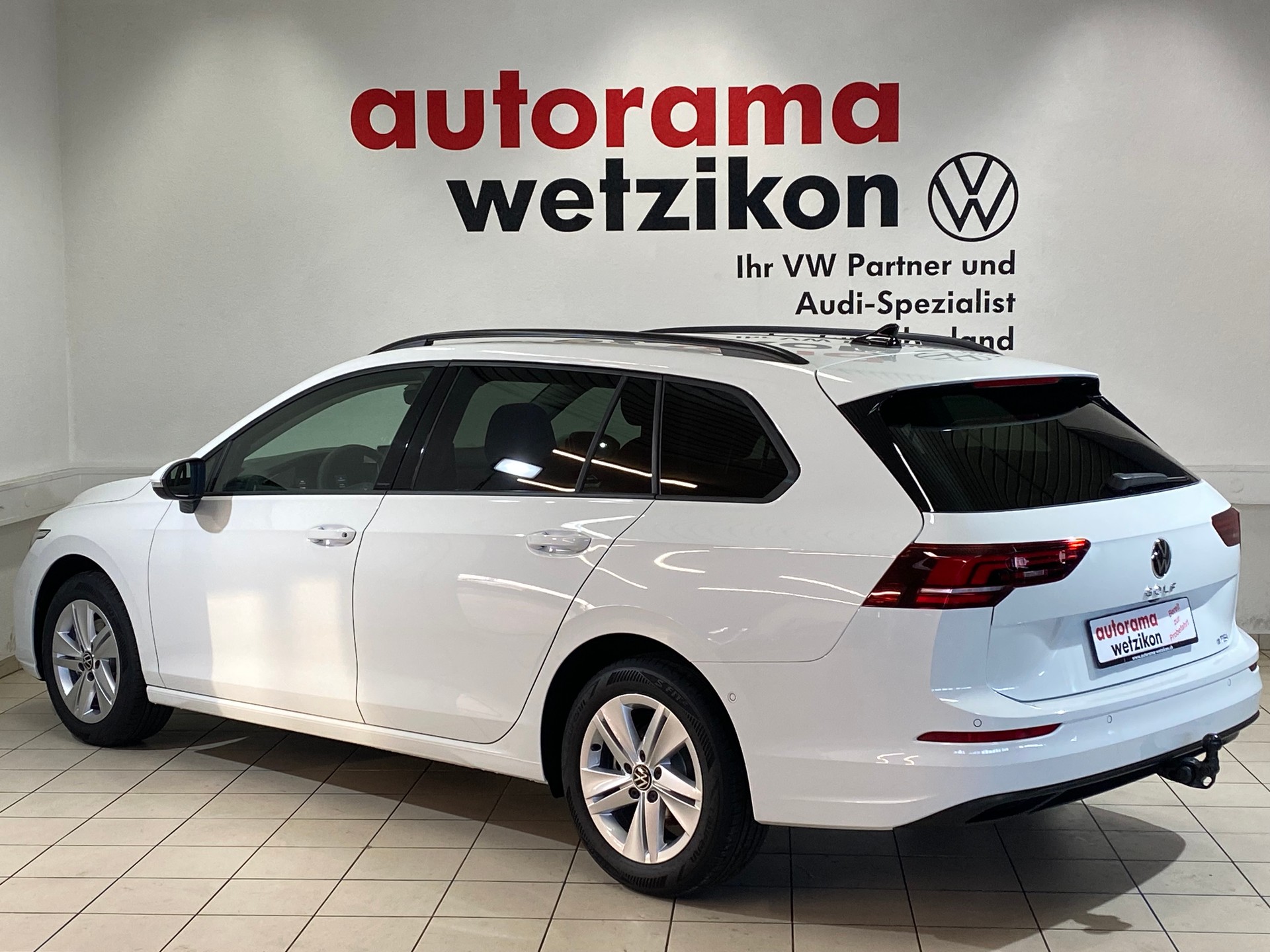 VW Golf Variant 1.5 eTSI mHEV Life-image-2