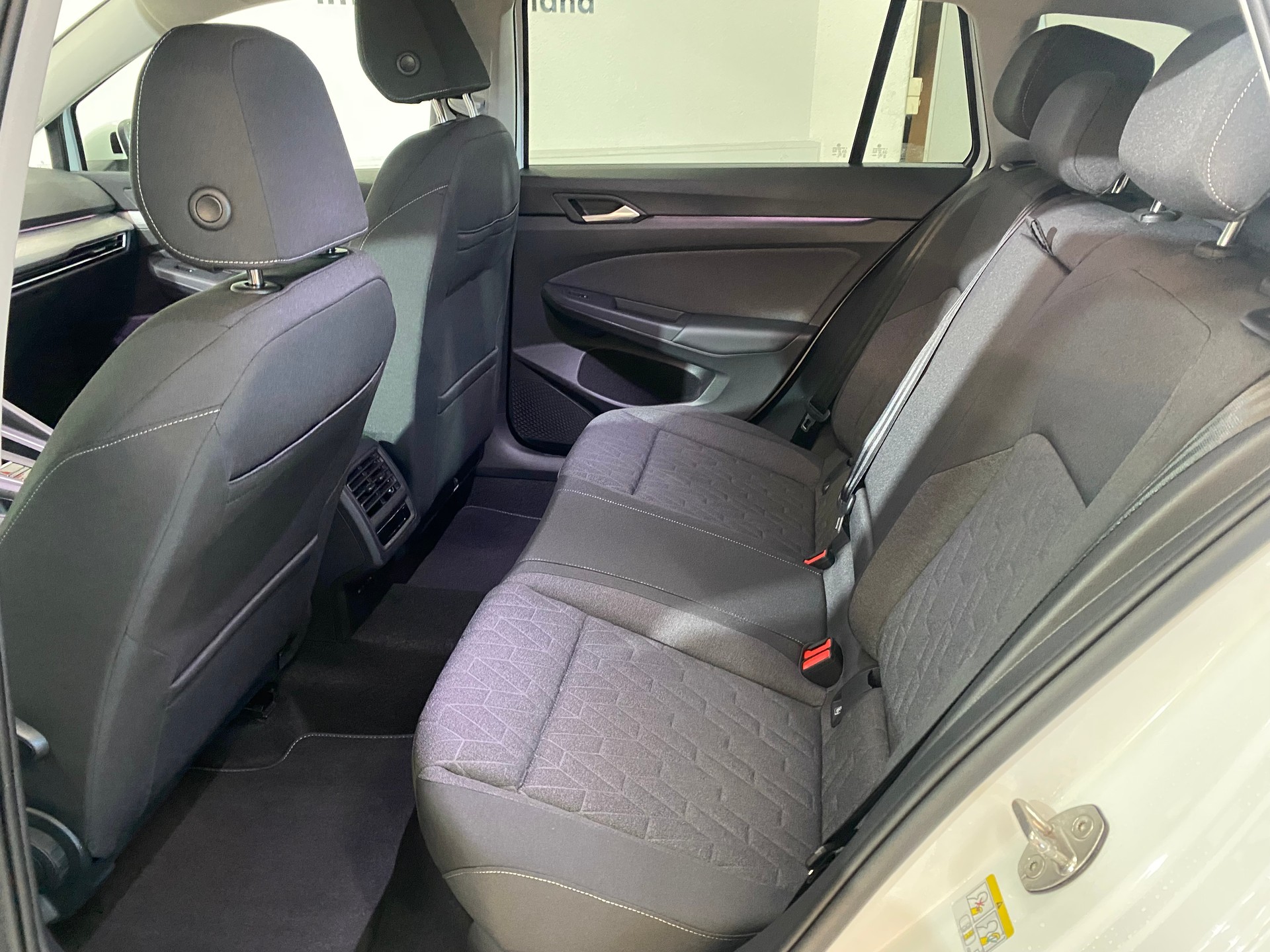 VW Golf Variant 1.5 eTSI mHEV Life-image-9