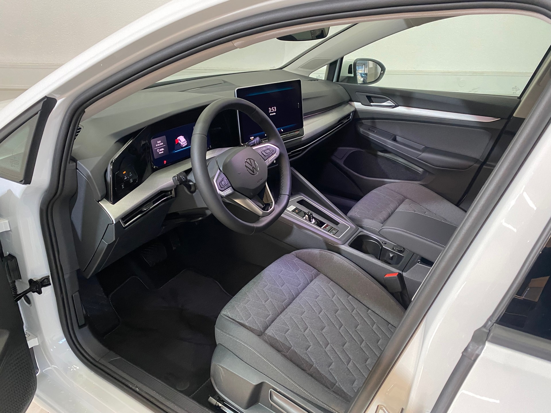 VW Golf Variant 1.5 eTSI mHEV Life-image-6