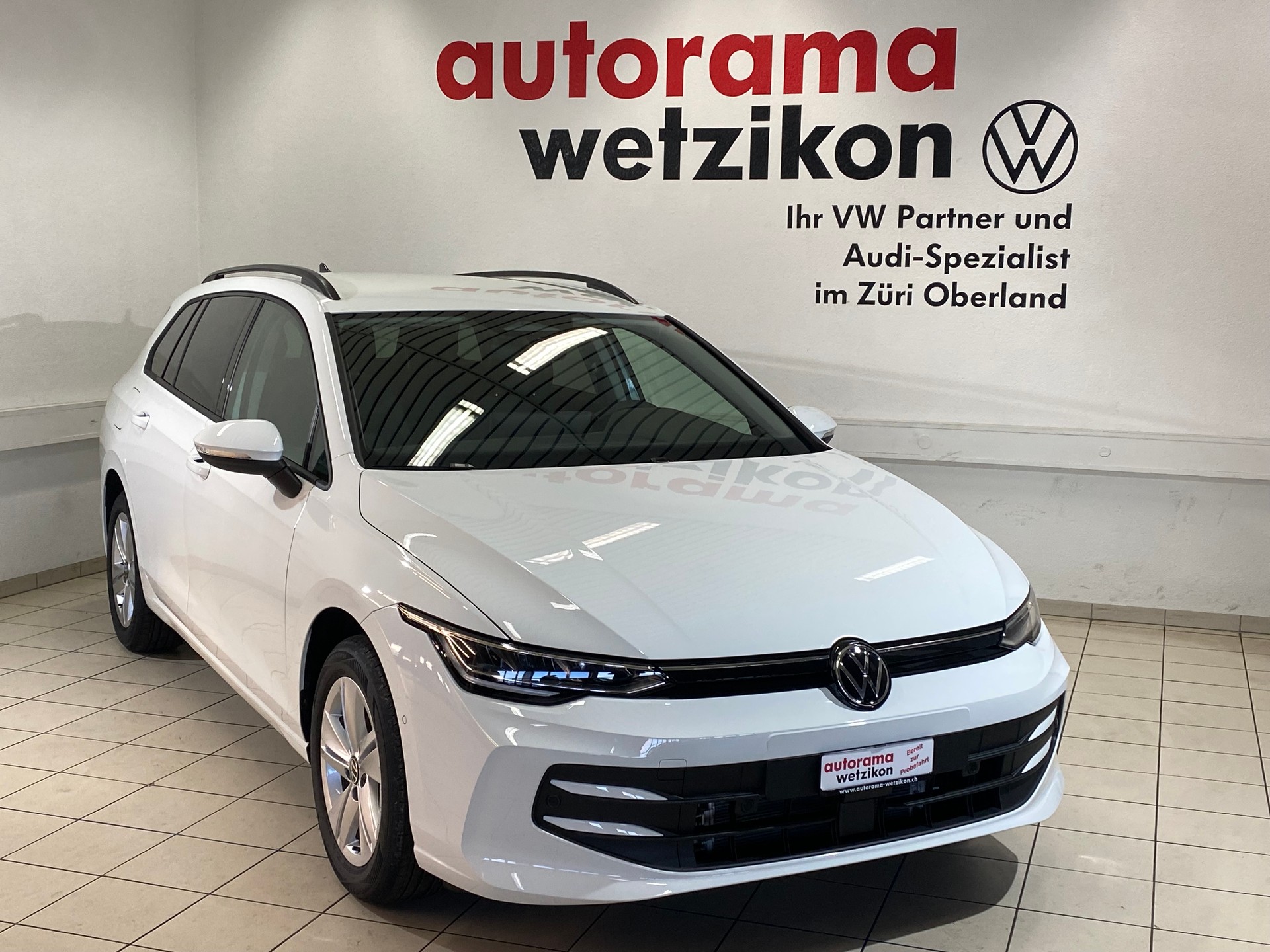 VW Golf Variant 1.5 eTSI mHEV Life-image-1