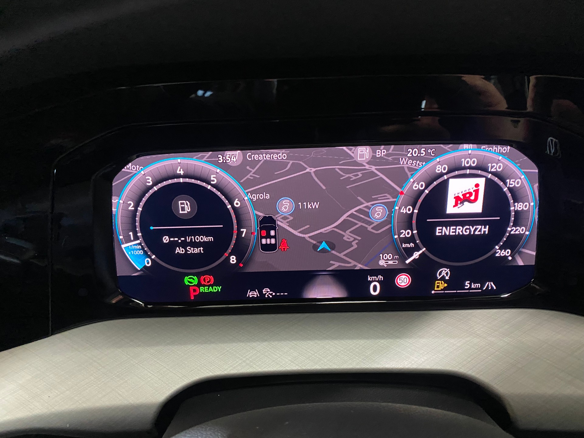 VW Golf Variant 1.5 eTSI mHEV Life-image-10