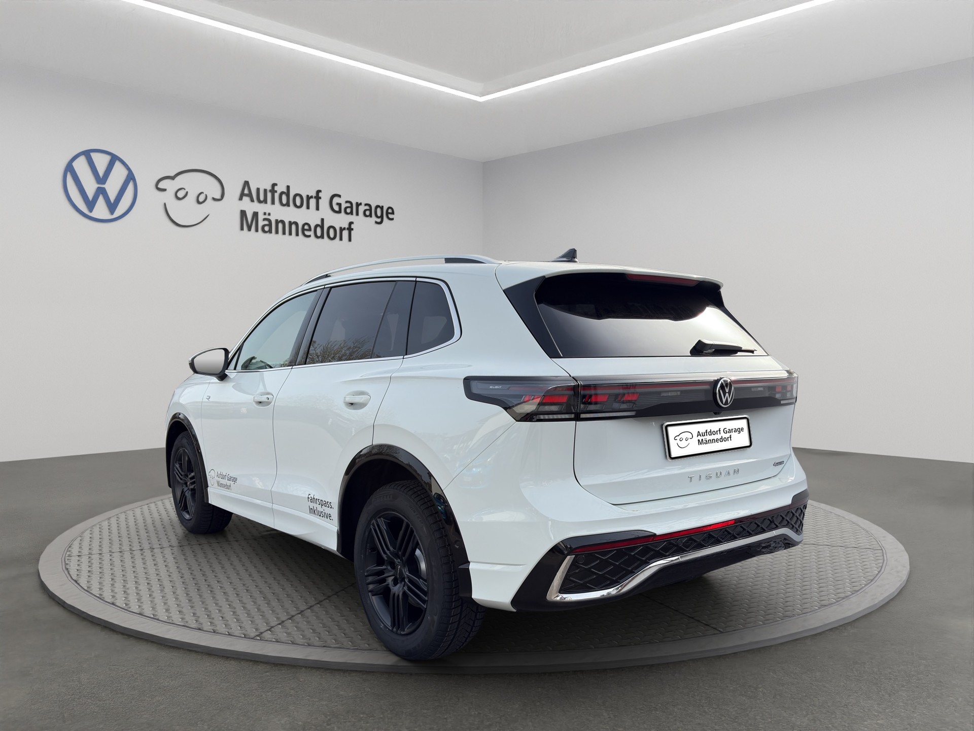 VW Tiguan 2.0 TSI DSG R-Line 4Motion-image-3
