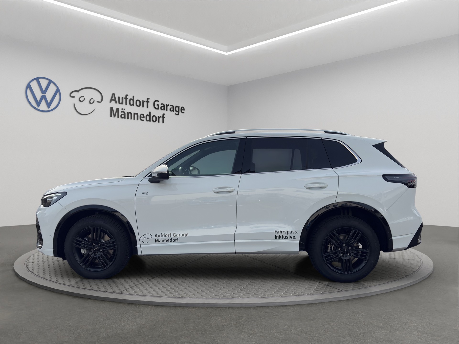 VW Tiguan 2.0 TSI DSG R-Line 4Motion-image-2