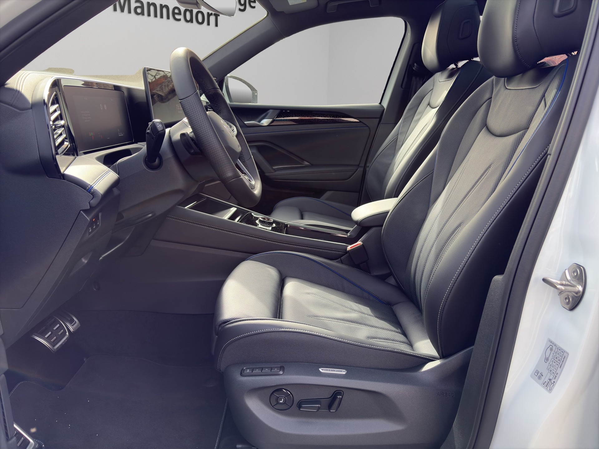 VW Tiguan 2.0 TSI DSG R-Line 4Motion-image-9