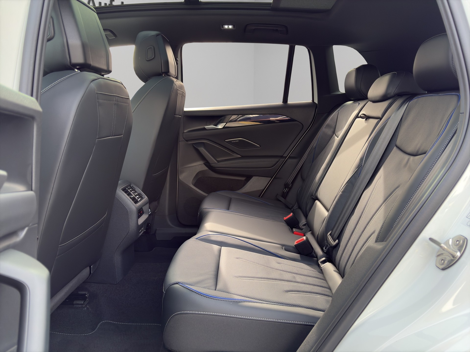VW Tiguan 2.0 TSI DSG R-Line 4Motion-image-5