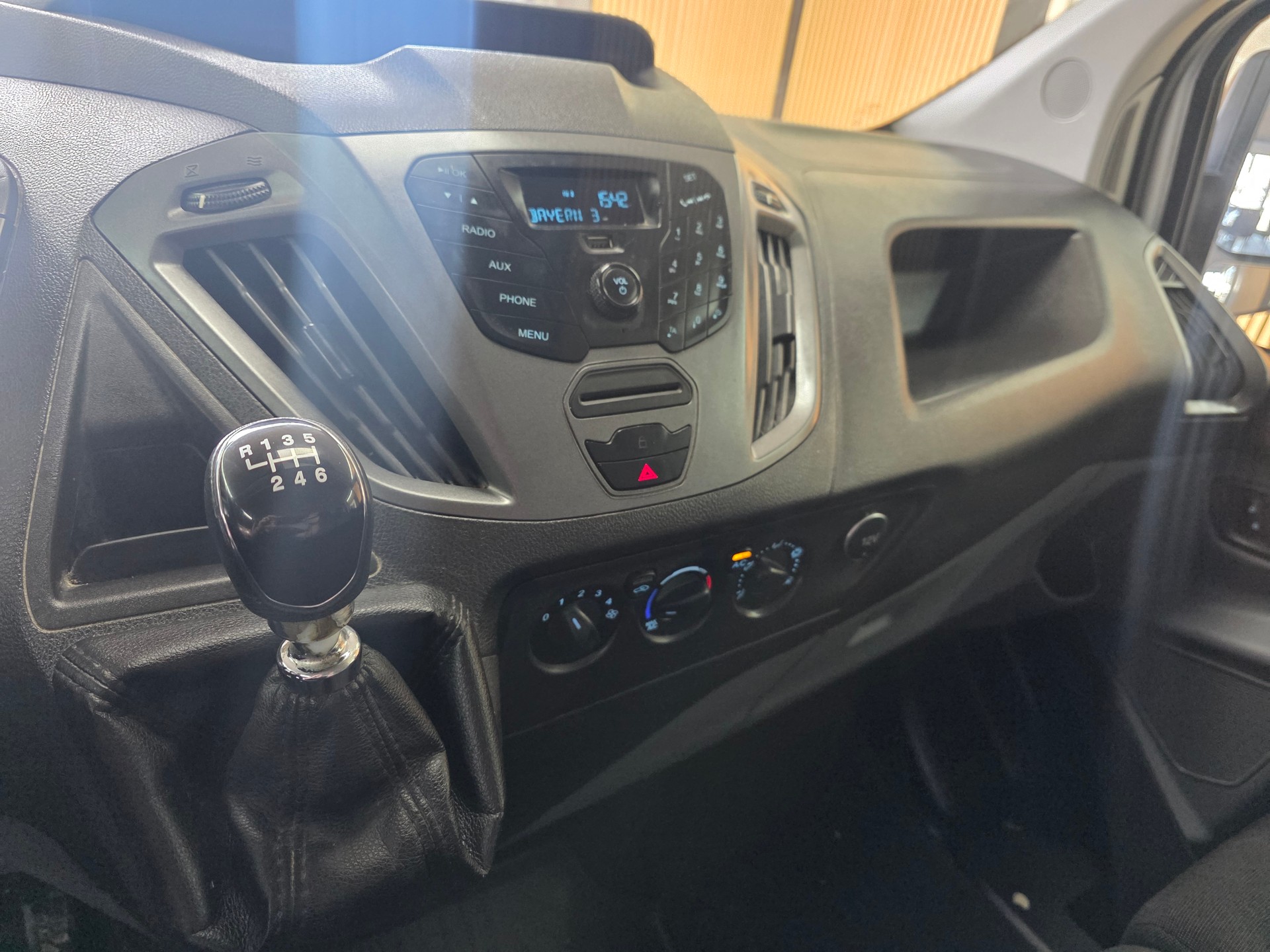 FORD Transit Custom Van 250 L1H1 Ambiente-image-11