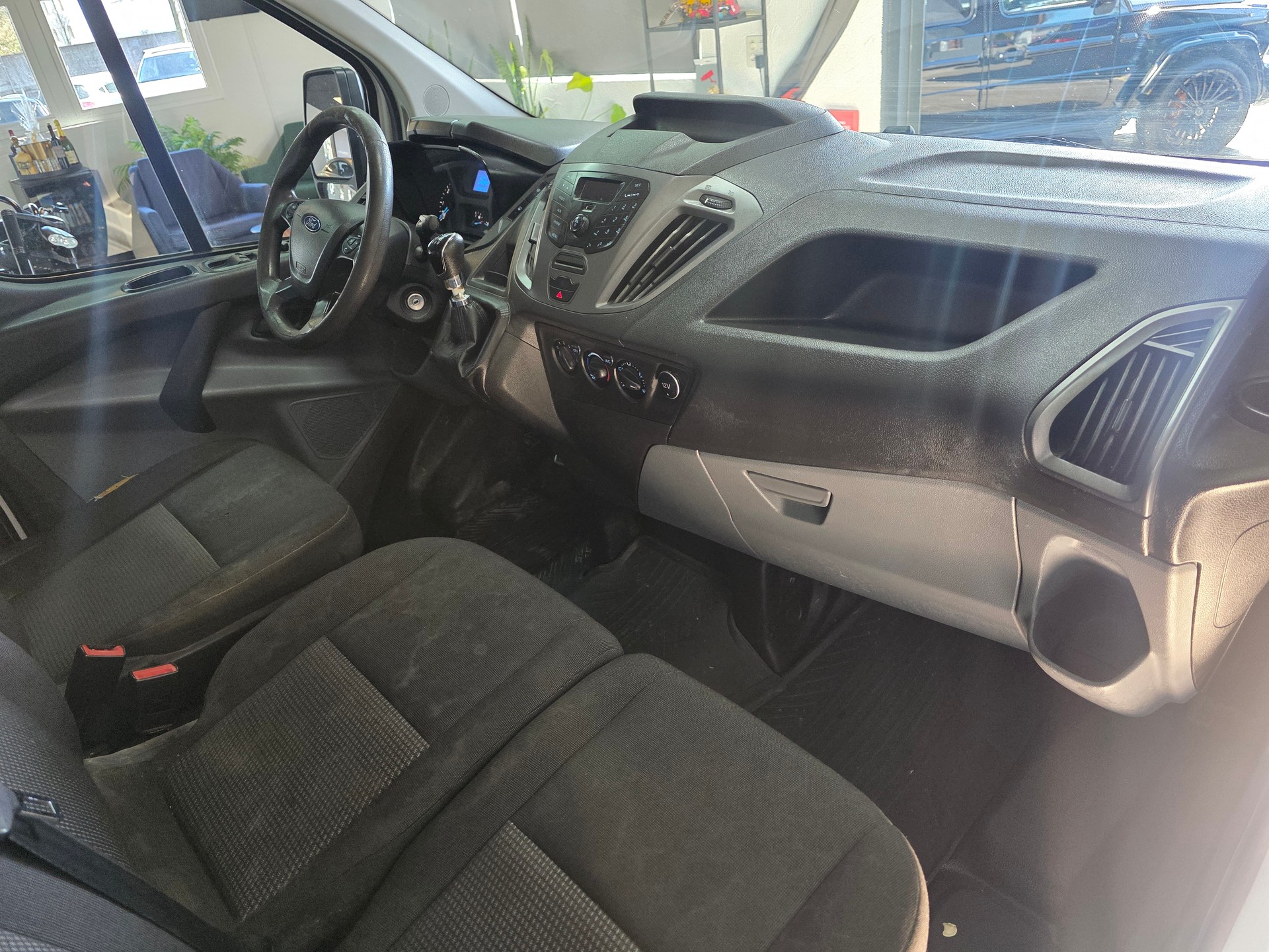 FORD Transit Custom Van 250 L1H1 Ambiente-image-9