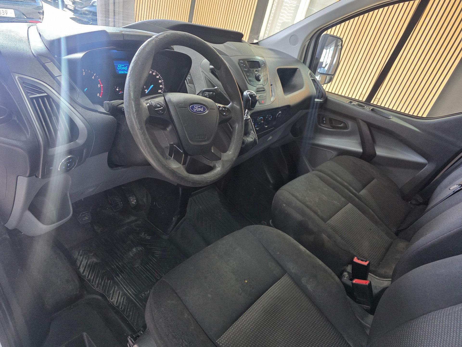 FORD Transit Custom Van 250 L1H1 Ambiente-image-8
