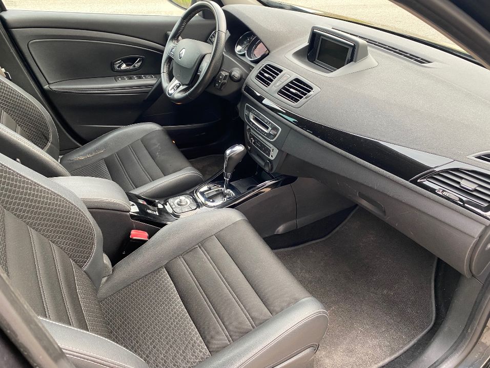 RENAULT Mégane Grandtour 1.2 16V Turbo Bose EDC-image-6