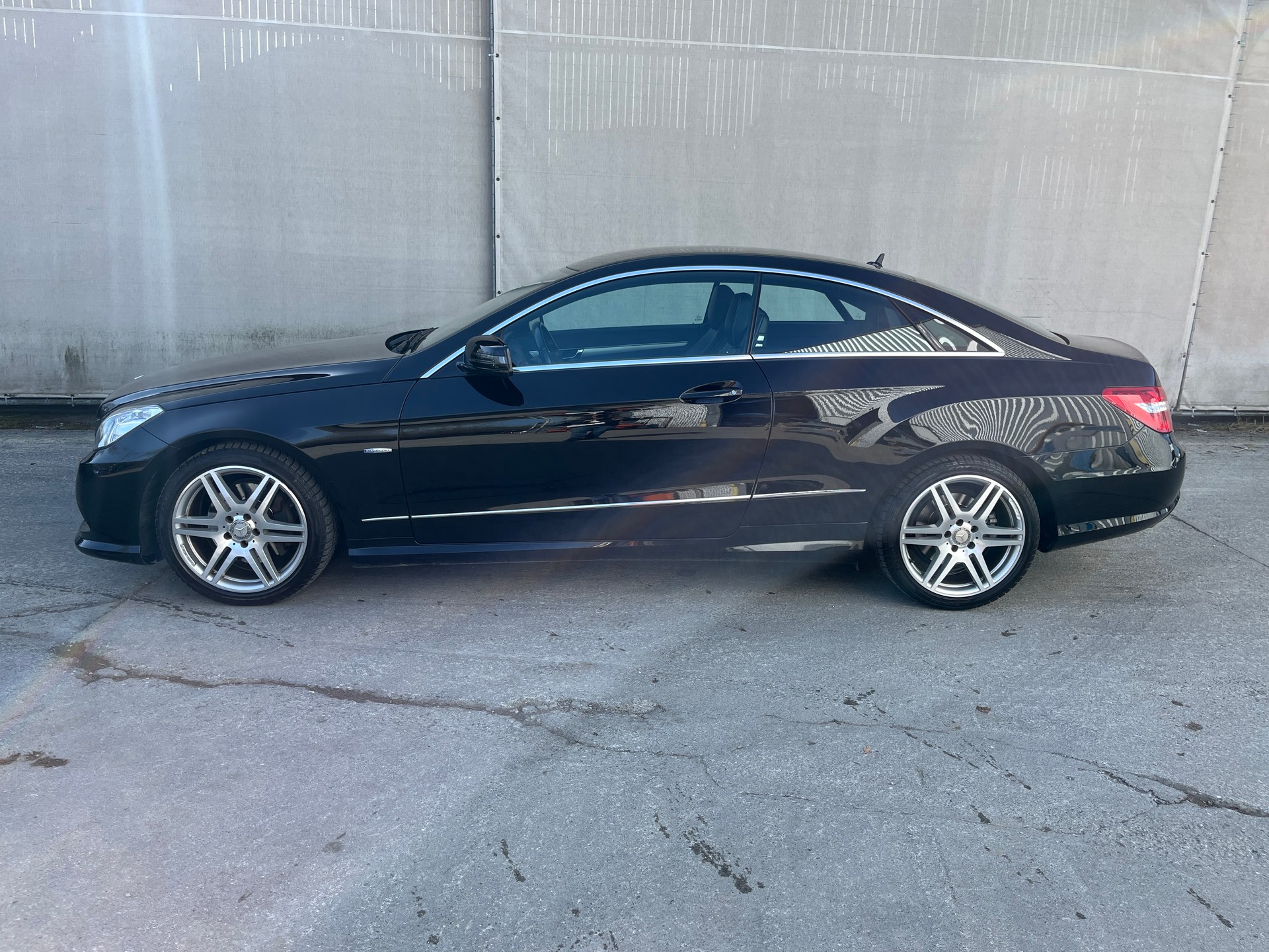 MERCEDES-BENZ E 200 CGI BlueEfficiency My Star Automatic-showroom-element-1