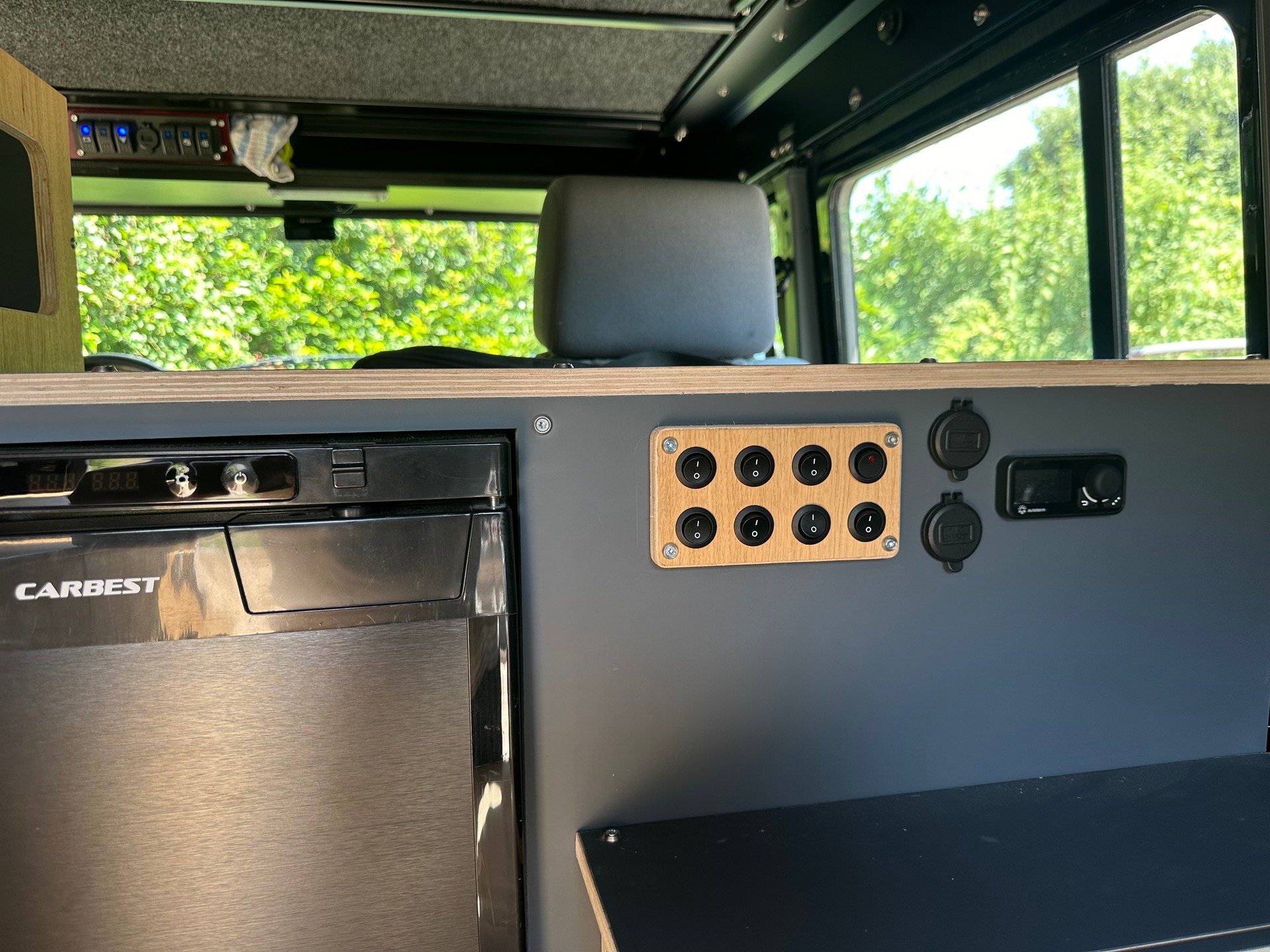 LAND ROVER Defender 110 2.2 TD4 Station Wagon Heritage-image-5