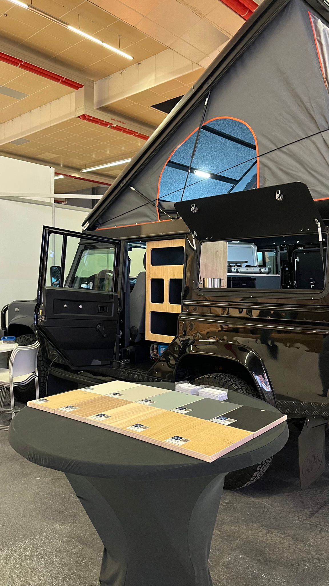 LAND ROVER Defender 110 2.2 TD4 Station Wagon Heritage-image-1