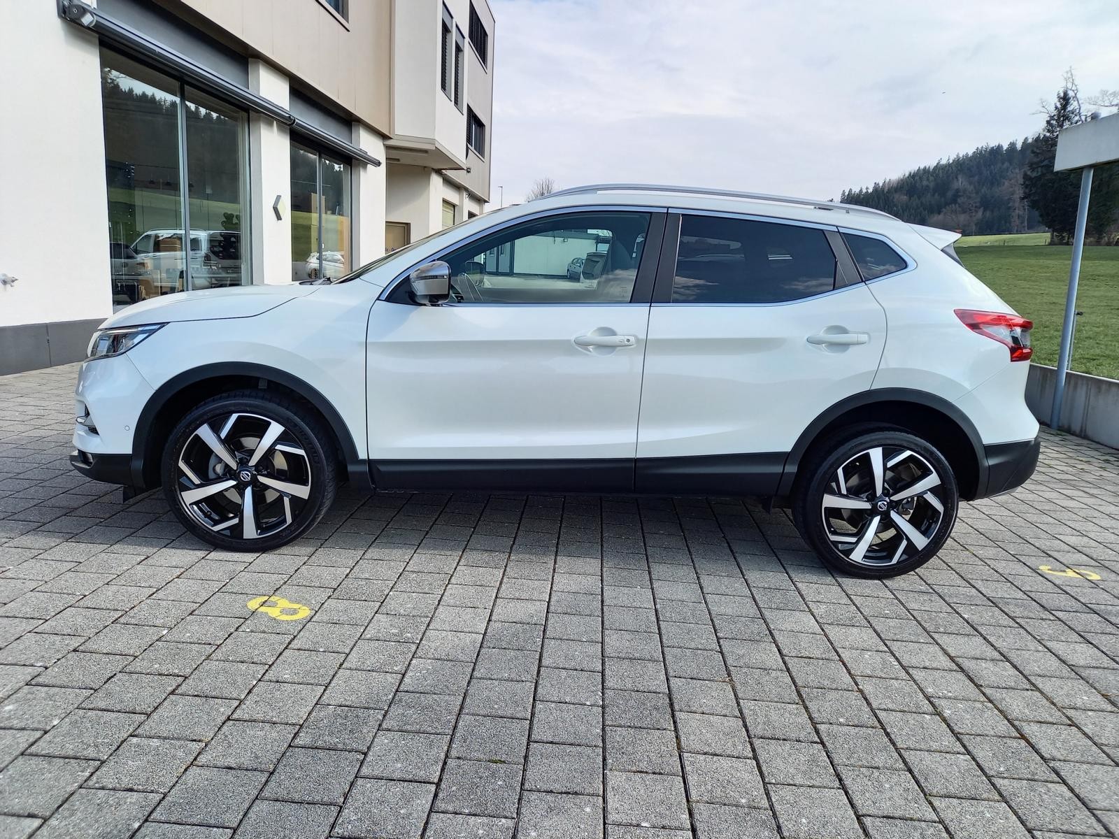 NISSAN Qashqai 1.7 dCi tekna+ Xtronic ALL-MODE 4x4-image-2