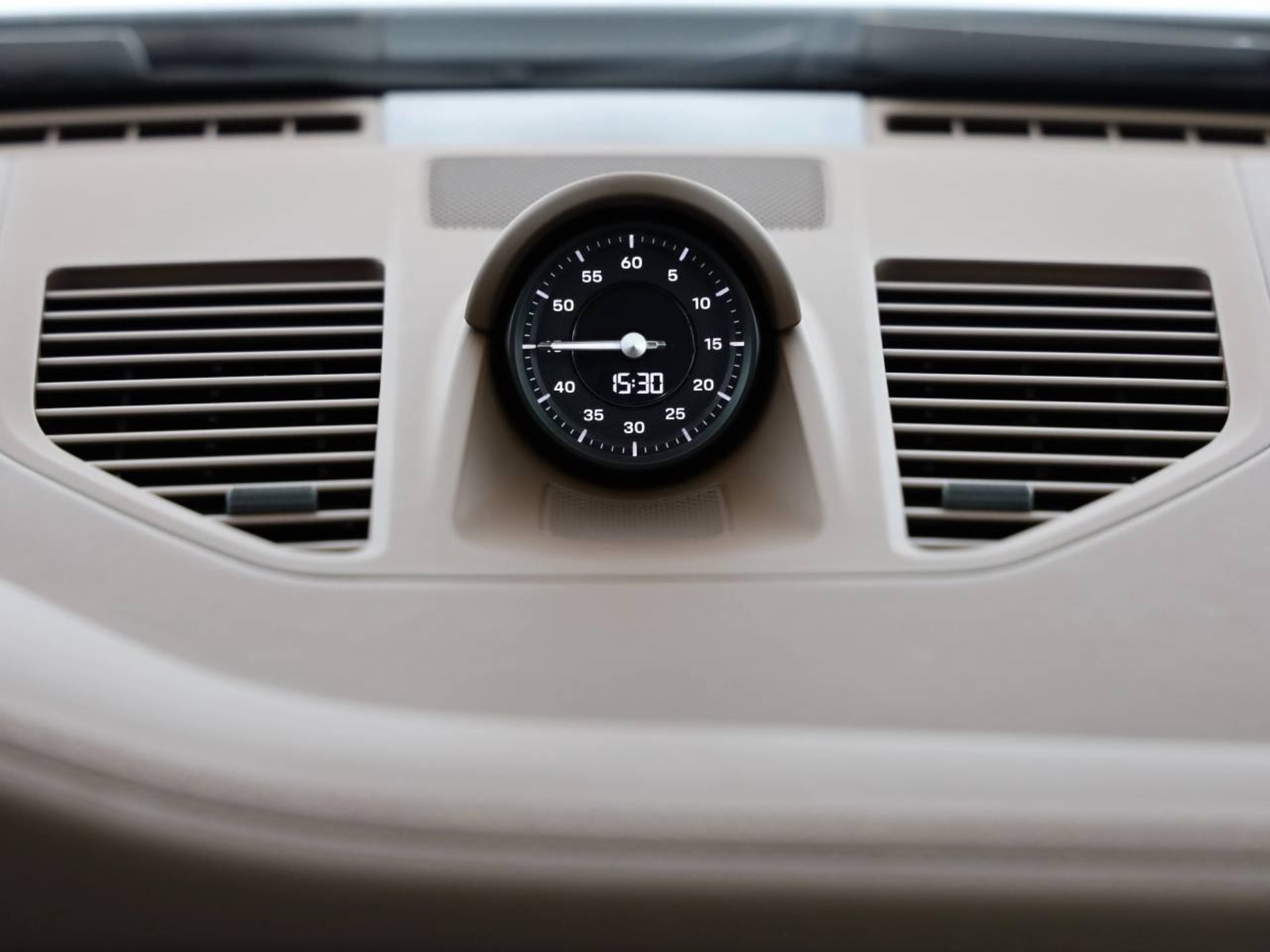 PORSCHE 911 Carrera 4S-image-11