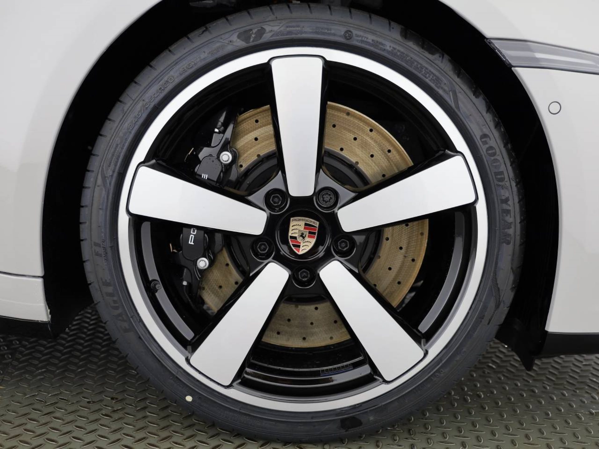 PORSCHE 911 Carrera 4S-image-5
