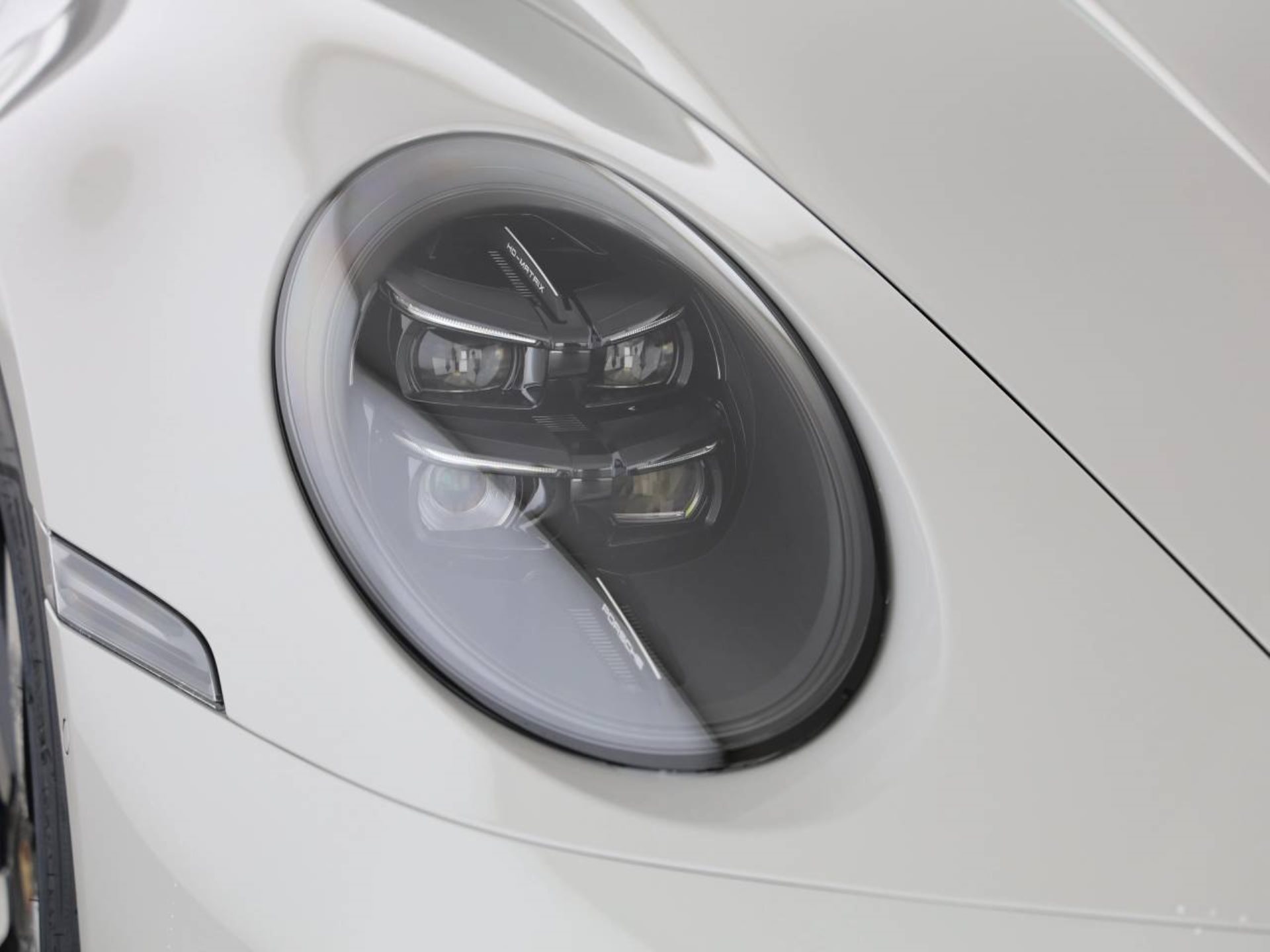 PORSCHE 911 Carrera 4S-image-8