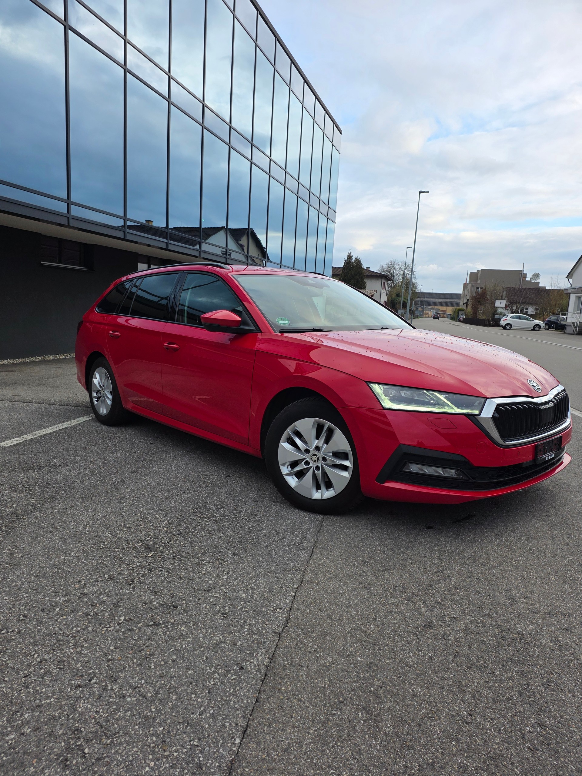 SKODA Octavia Combi 2.0 TDI DSG Style-image-1