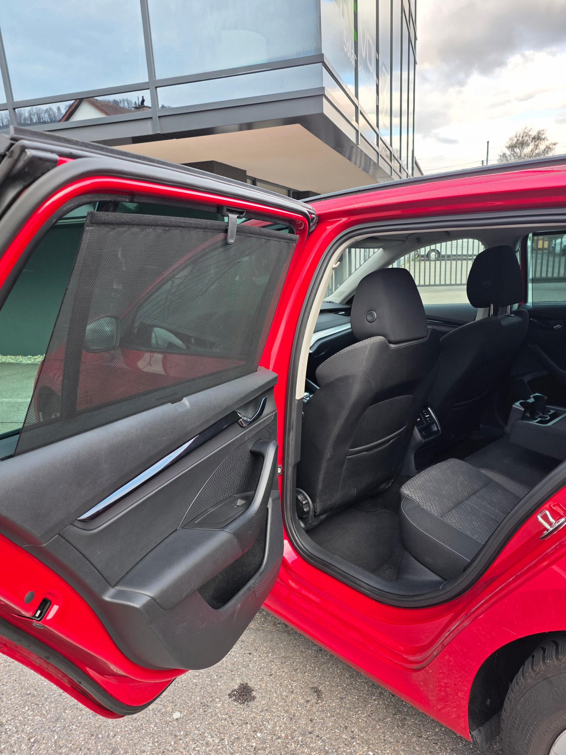 SKODA Octavia Combi 2.0 TDI DSG Style-image-10