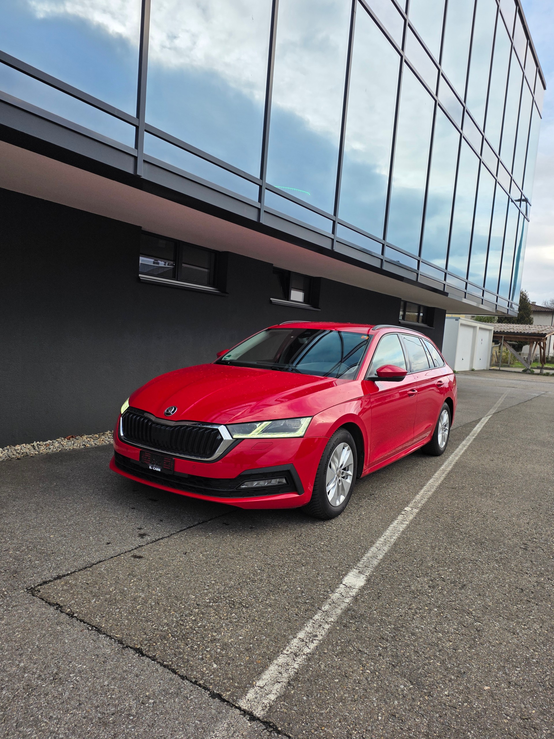 SKODA Octavia Combi 2.0 TDI DSG Style-image-5