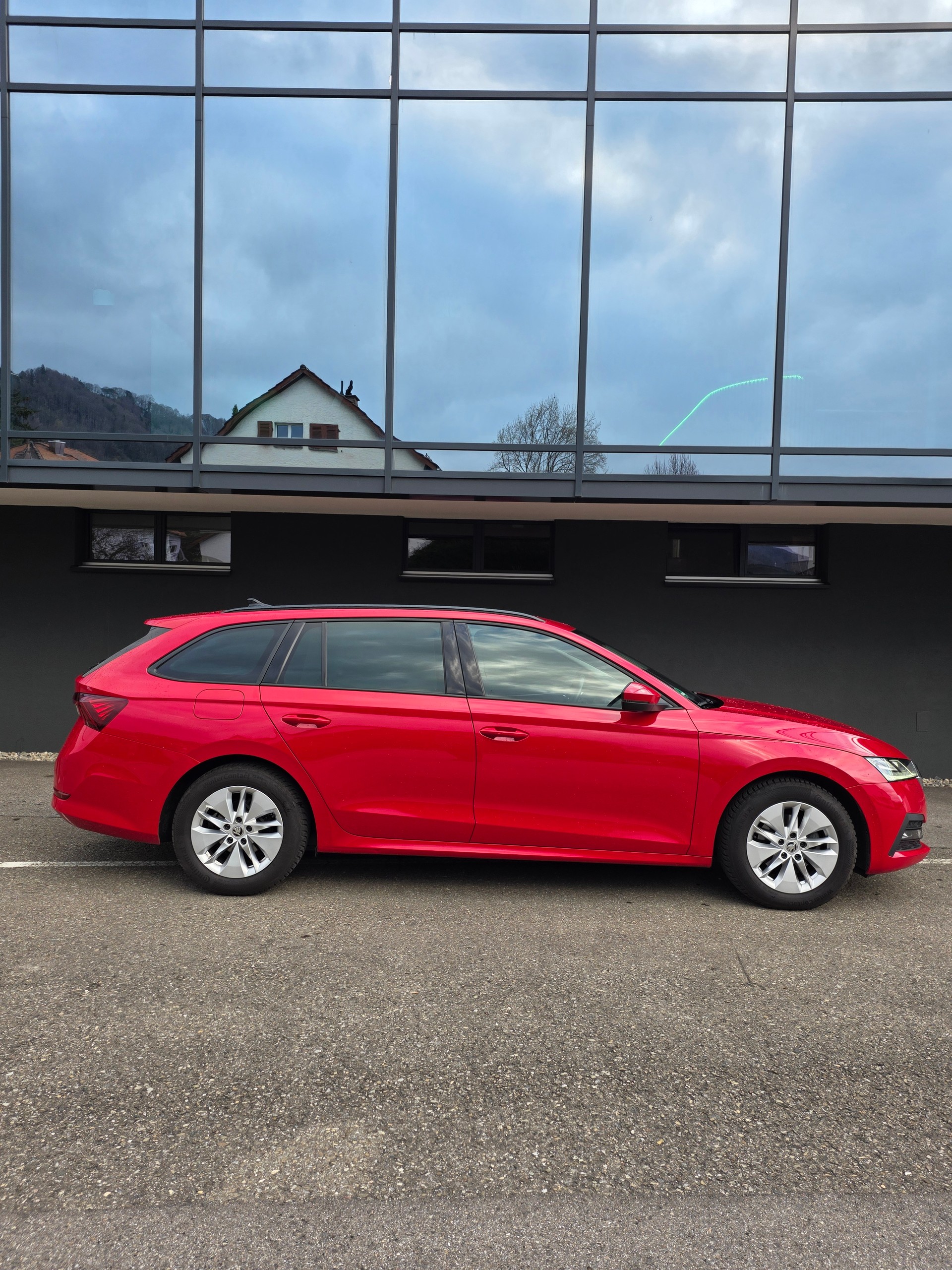 SKODA Octavia Combi 2.0 TDI DSG Style-image-4
