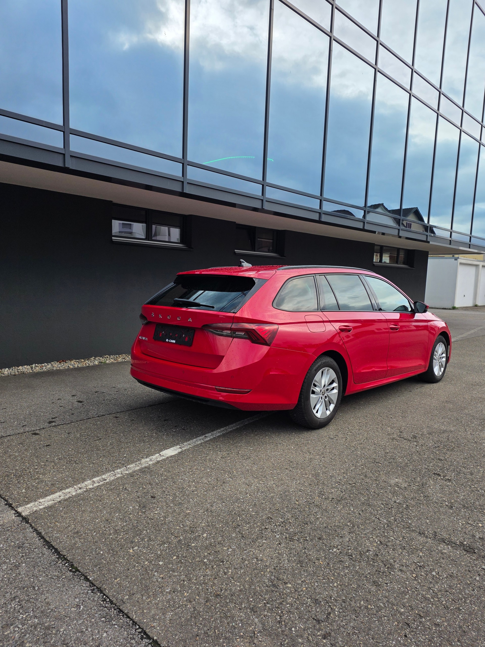 SKODA Octavia Combi 2.0 TDI DSG Style-image-3