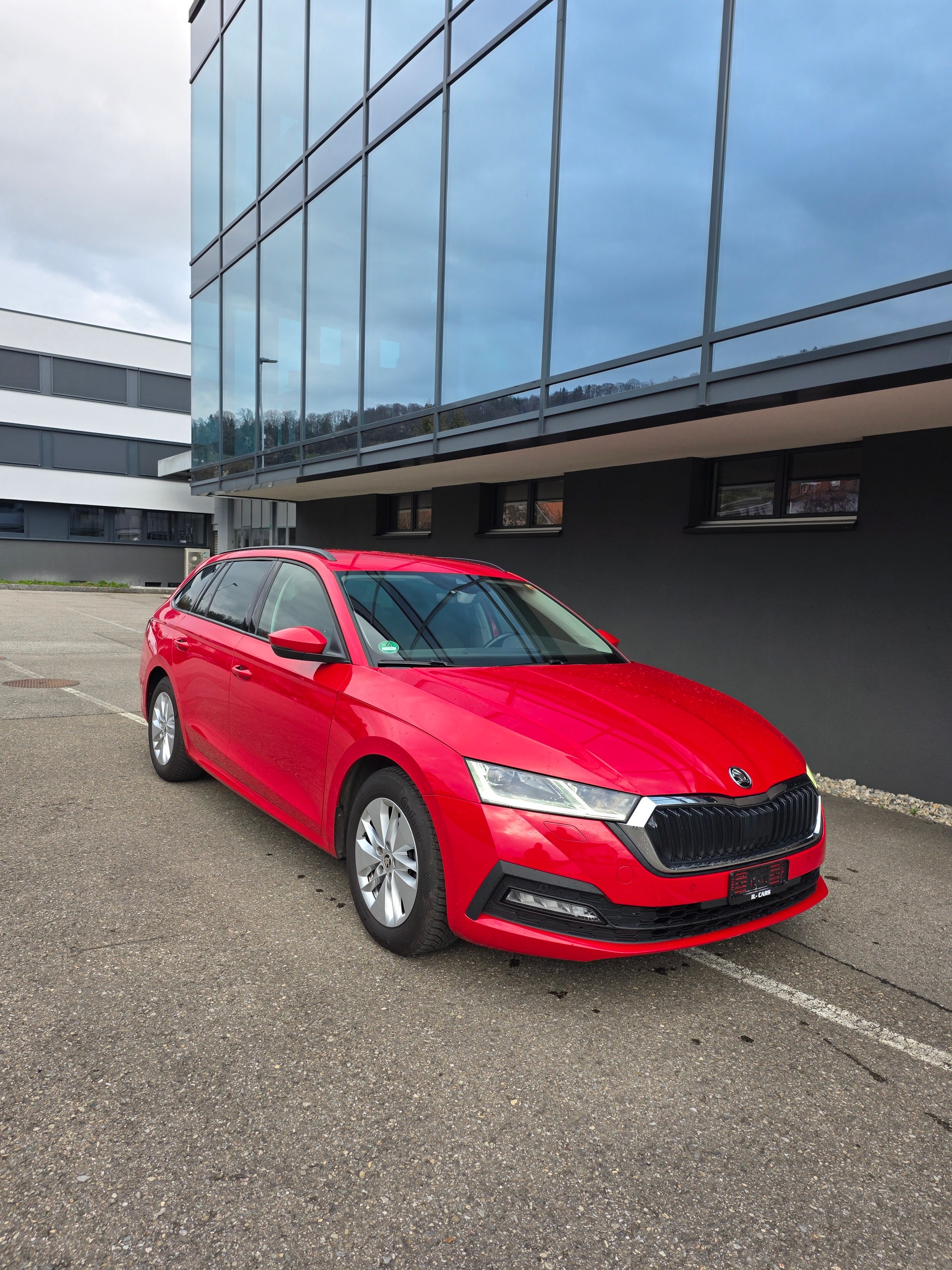 SKODA Octavia Combi 2.0 TDI DSG Style-image-6