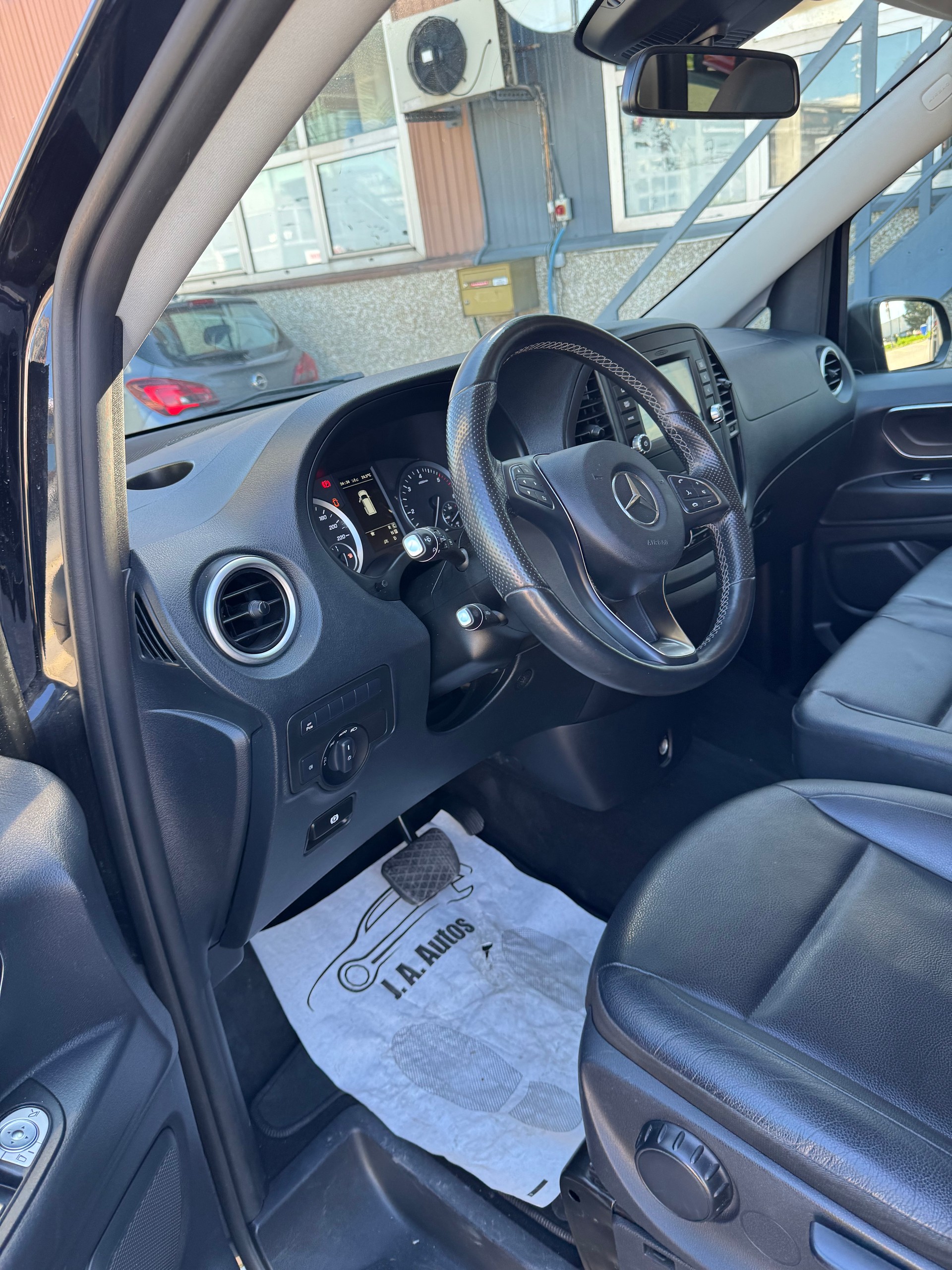 MERCEDES-BENZ Vito 116 CDI Lang Base Tourer 9G-Tronic-image-3