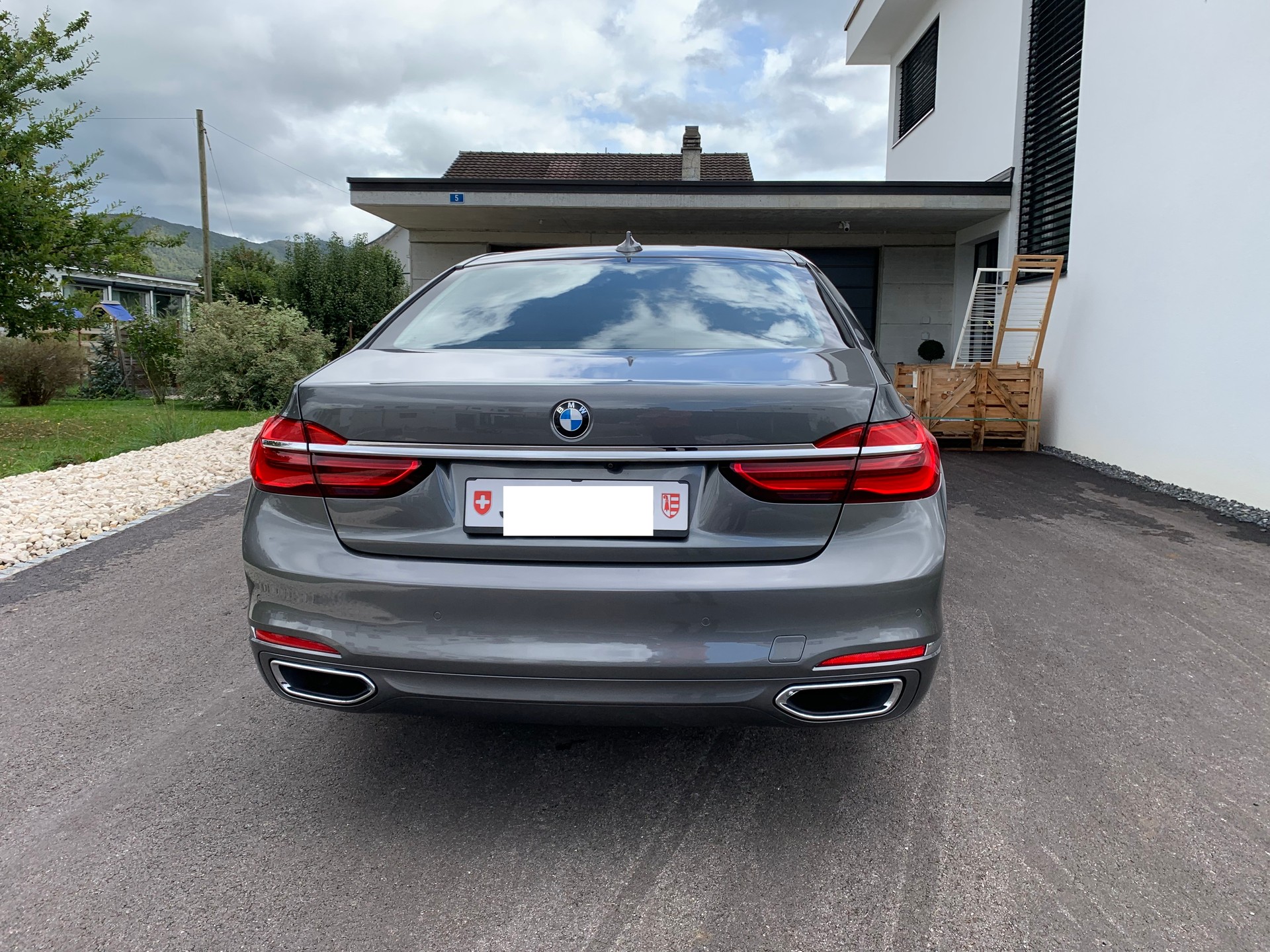 BMW 750i xDrive Steptronic-image-3